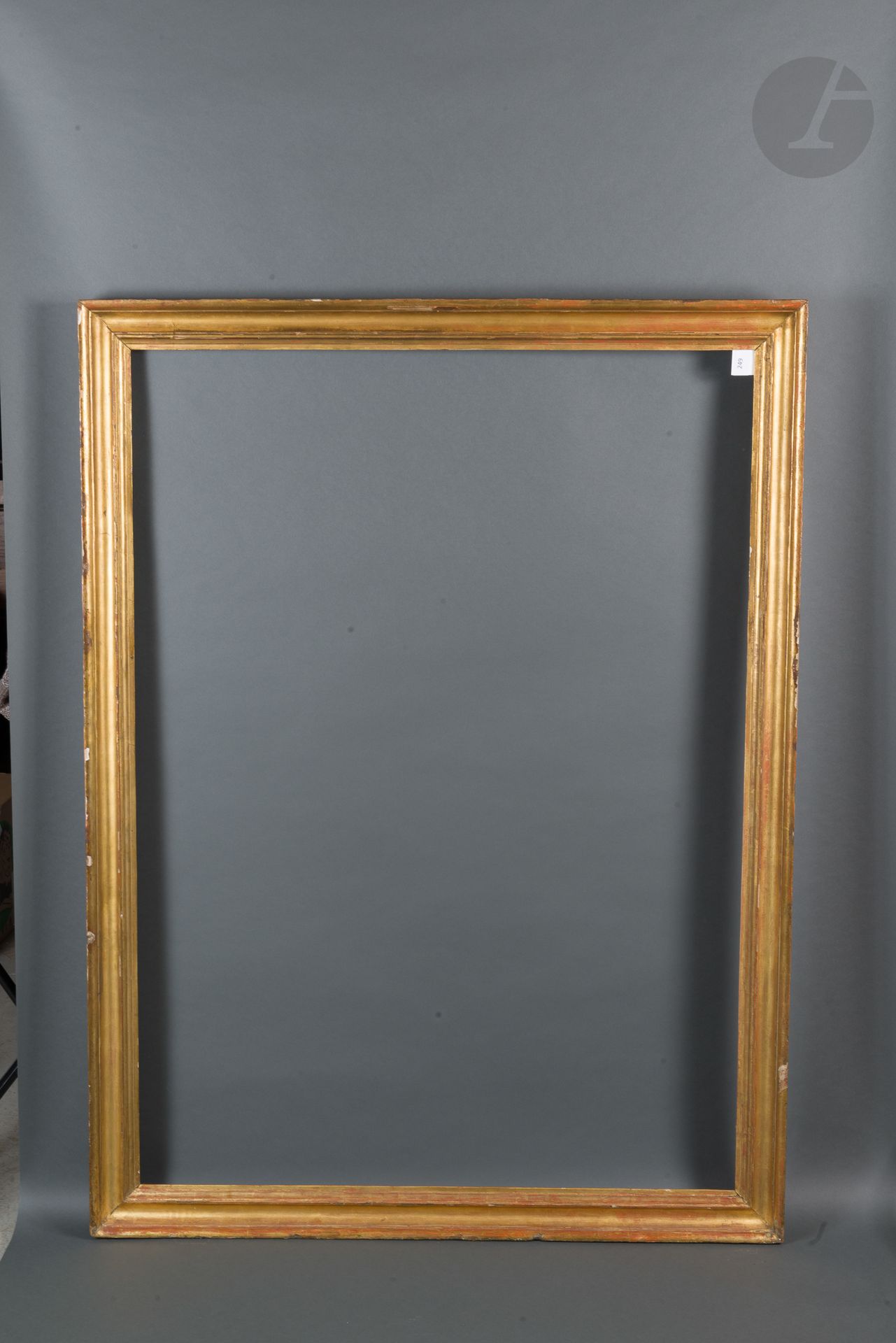 Molded and gilded wood frame.
Italy, end of the 18th century.
90,3 x 125,4 cm - Profile : 7 cm

