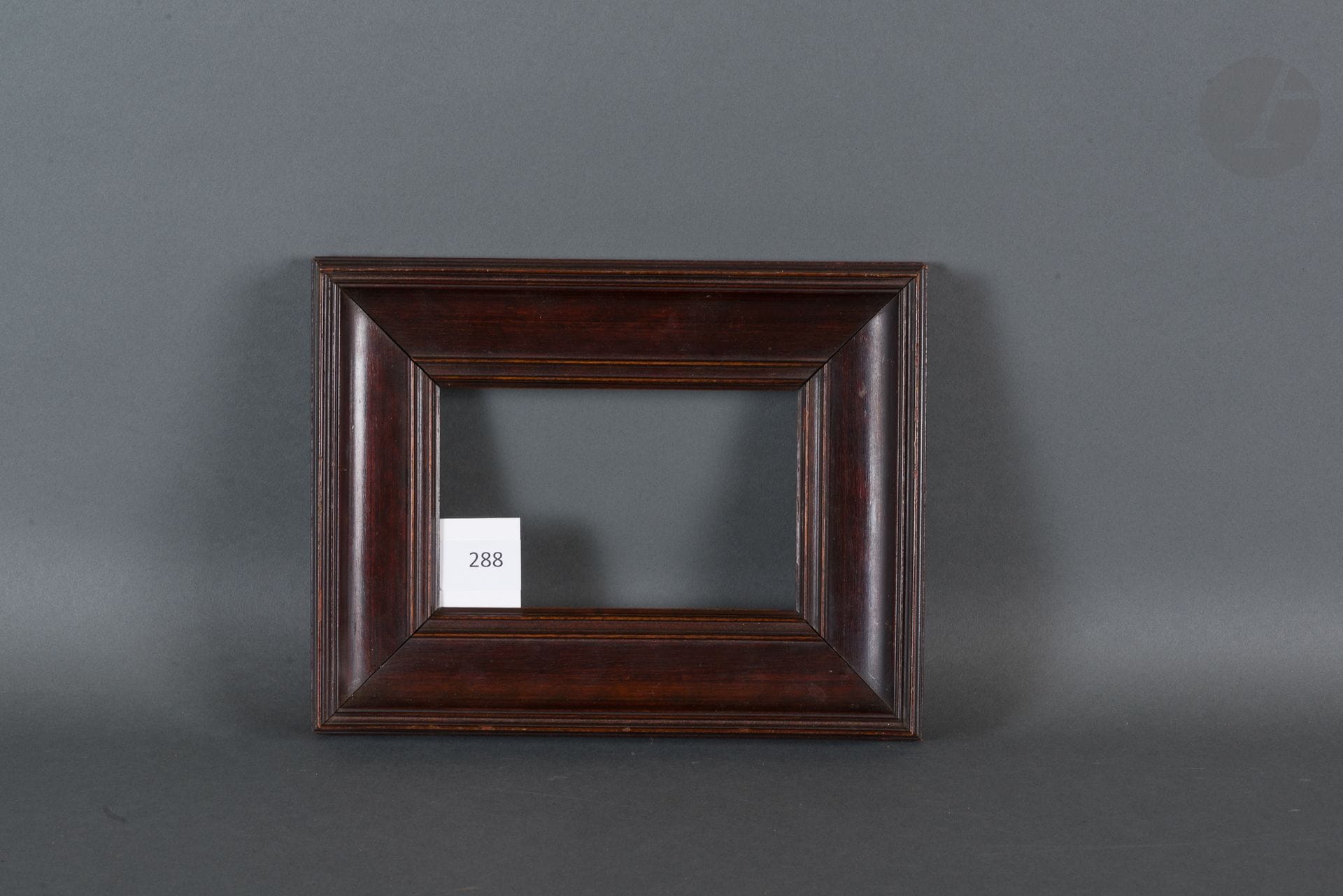 Molded and stained wood frame.
Beginning of the XXth century.
9,1 x 15 cm - Profile : 5,5 cm

