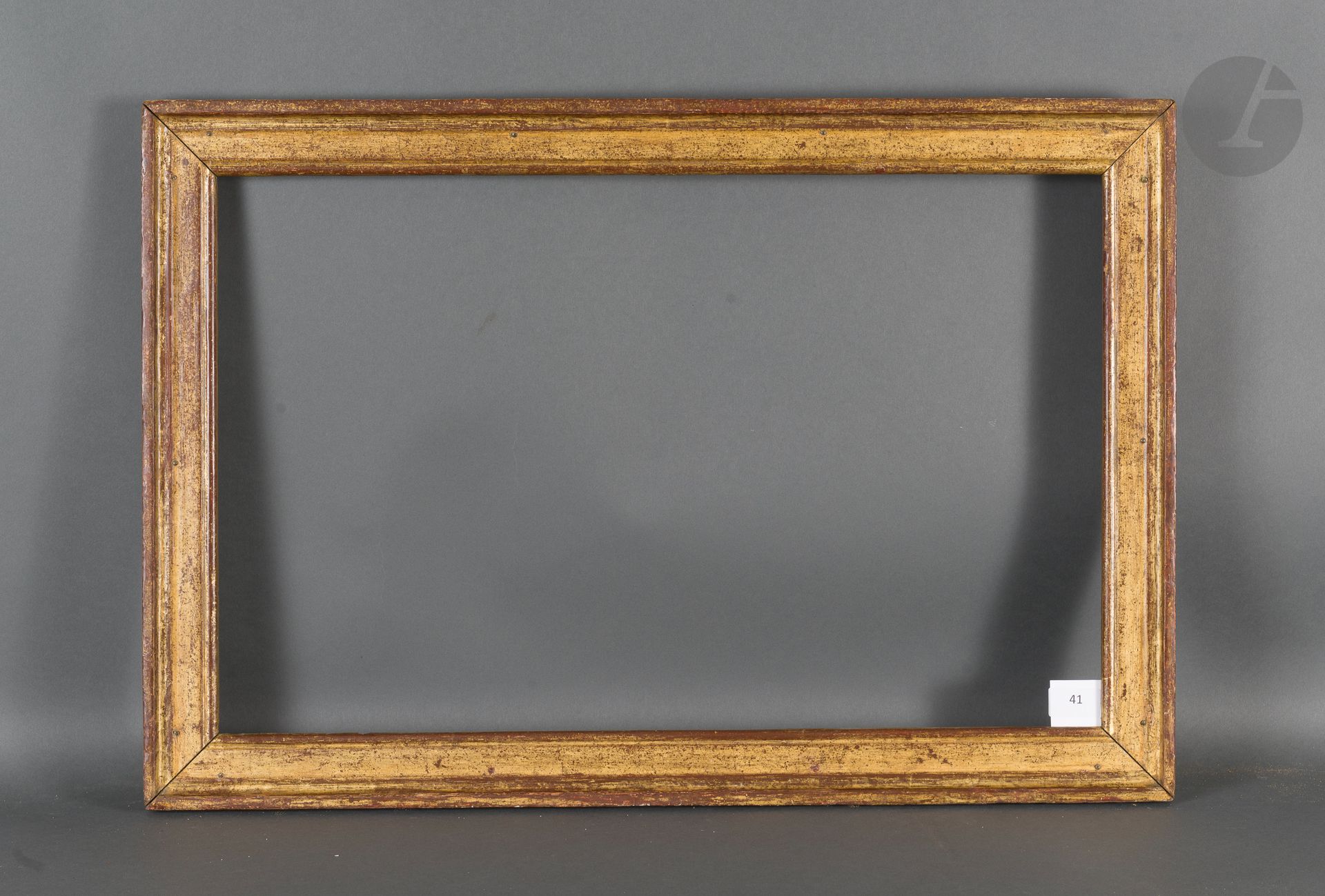 Baguette en bois mouluré et doré. Fin du XVIIIe siècle.
40,5 x 64,5 cm - Profil : 5,4 cm
