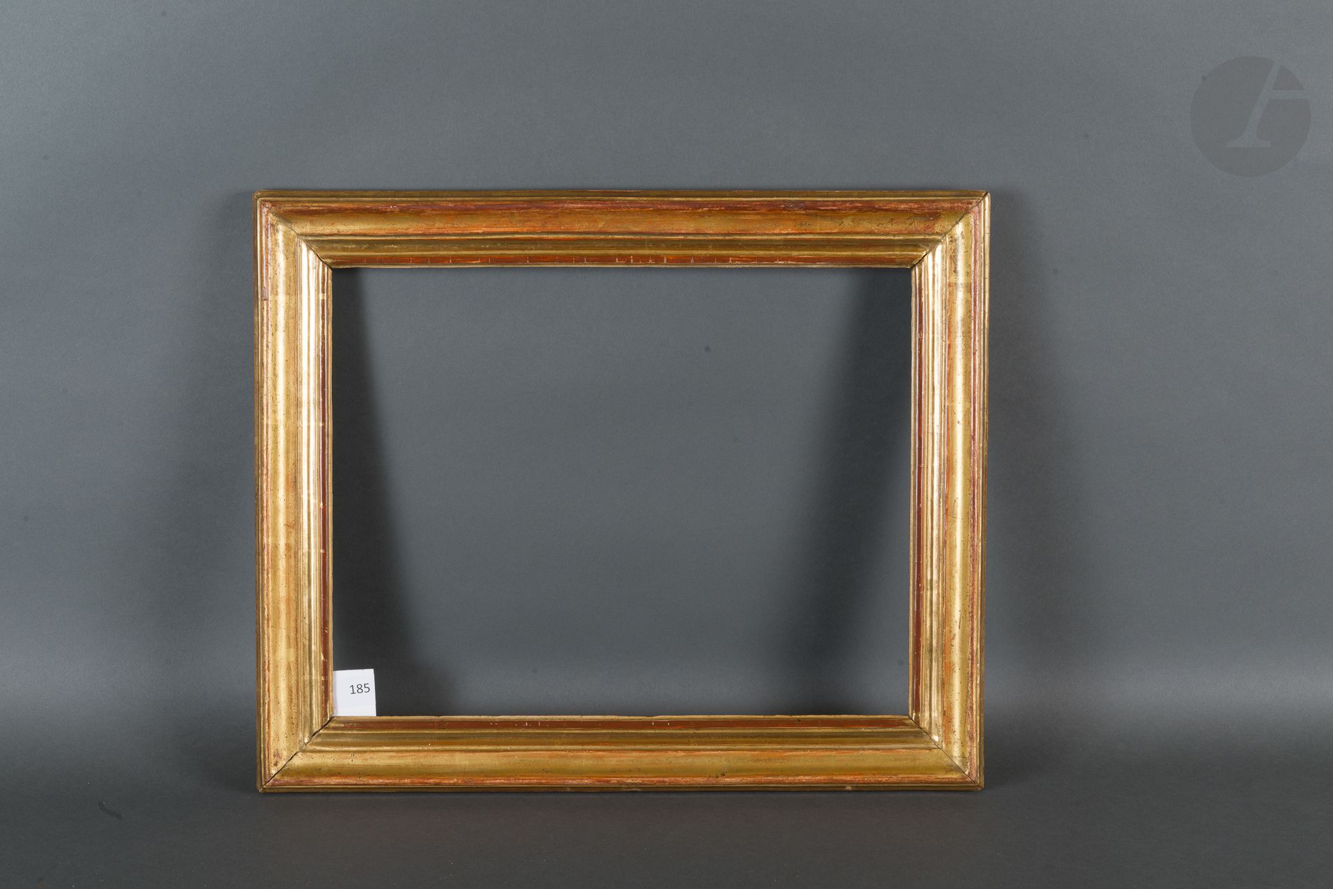 Molded and gilded oak rod.
Louis XV period.
31,3 x 40,2 cm - Profile : 5,2 cm (6F
)
