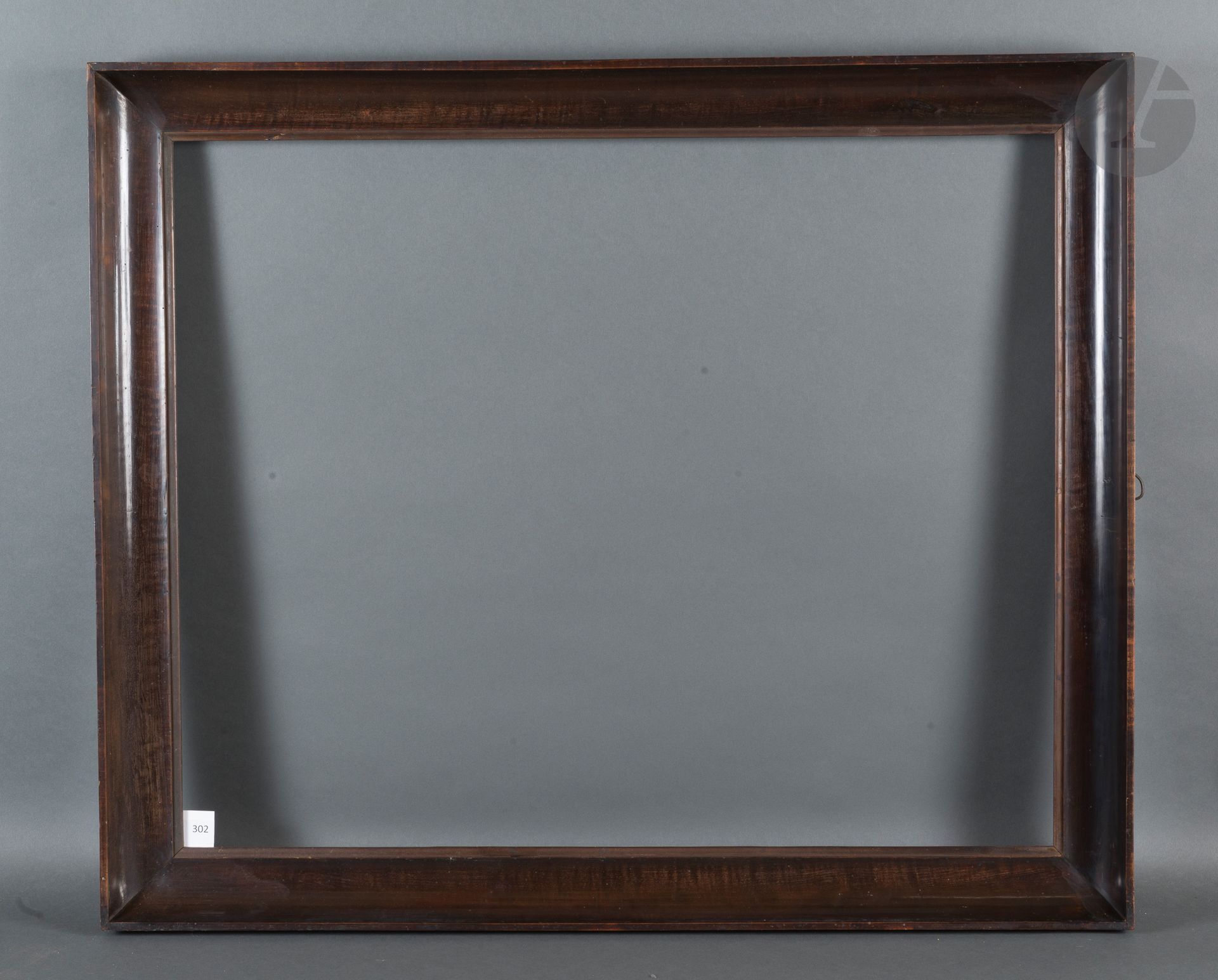 Throat in molded and blackened wood, sight in metal.
Italy, beginning of the XIXth century (pitting).
63 x 78 cm - Profile : 6,5 cm (25F)

