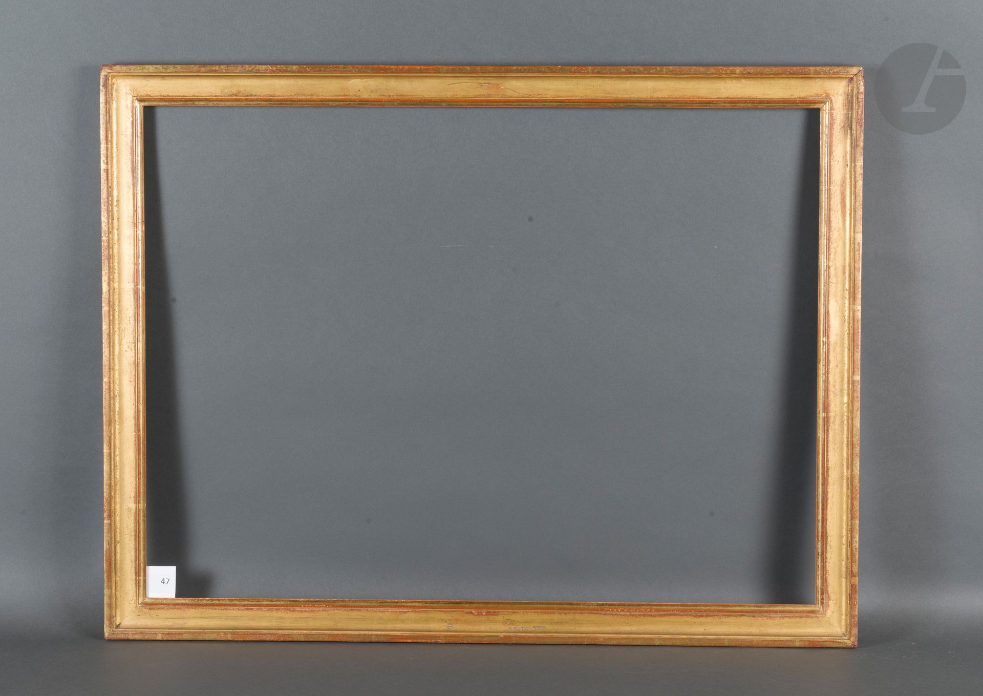 Baguette en bois mouluré et doré.
Fin du XVIIIe siècle - début du XIXe siècle (restaurations).
54,3 x 73,7 cm - Profil : 4,5 cm
Voir reproduction page précédente