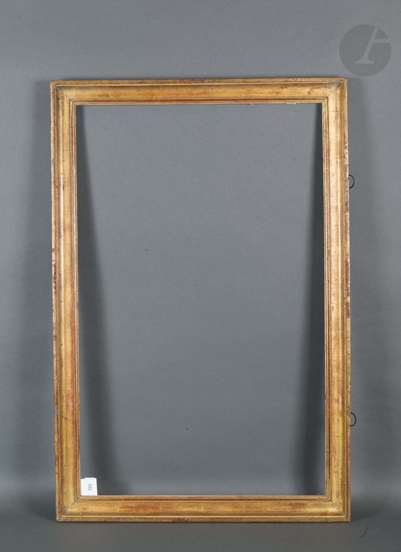 Gorge en chêne mouluré et doré.
Époque Louis XVI.
51,9 x 82,7 cm - Profil : 4,8 cm