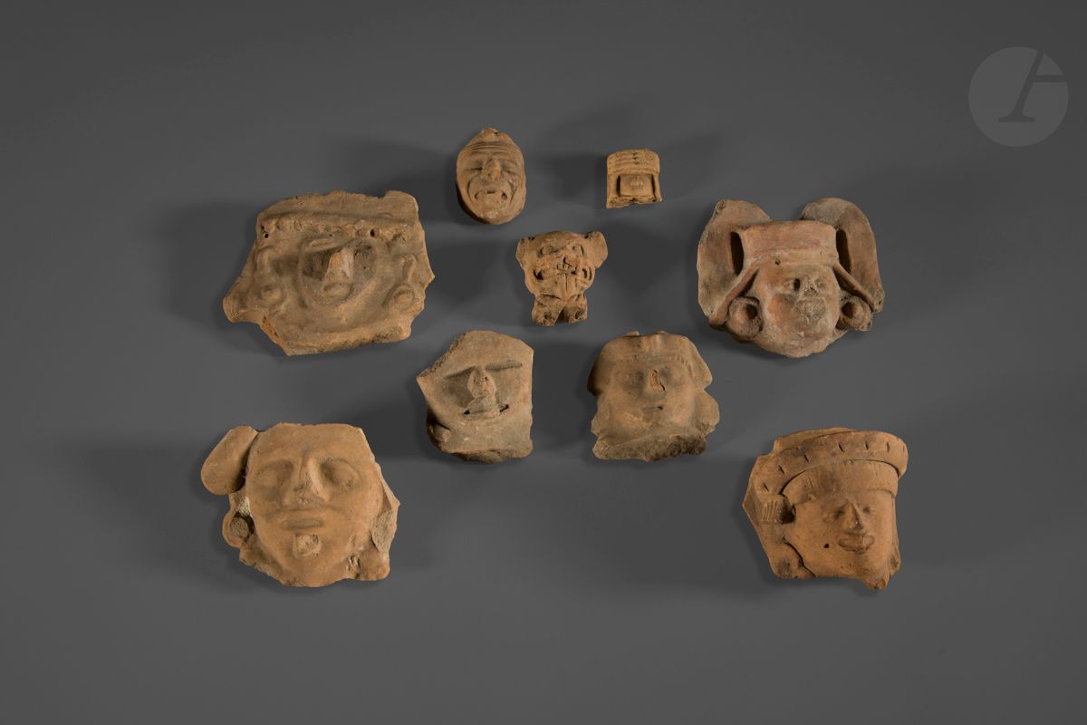 Lot of nine fragmentary heads 
Terracotta, as is.
Totonaque culture, Vera Cruz, Mexico 200 to 700 A.D.
Height: from 9 cm to 3 cm


