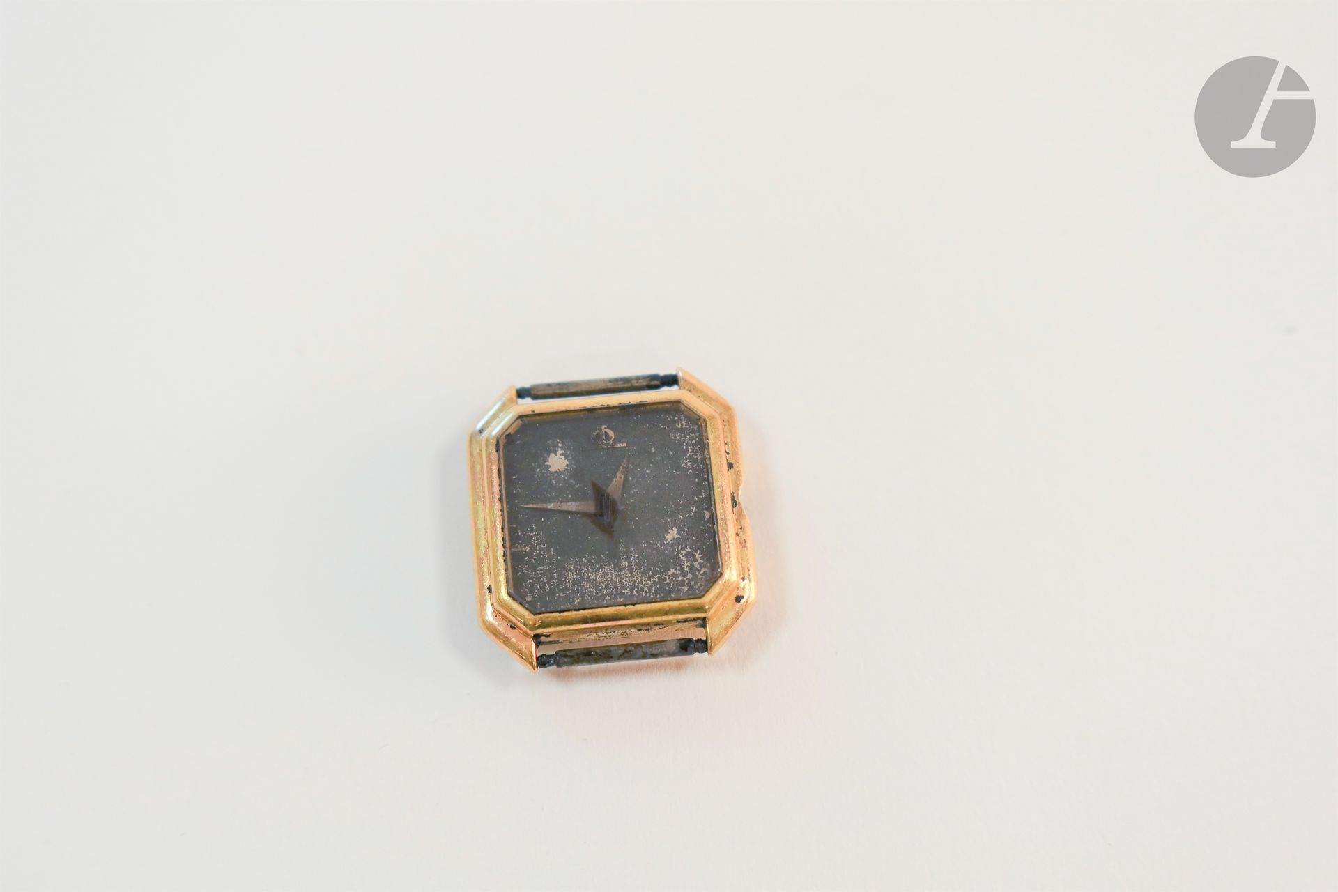 
BAUME et MERCIER. 




Montre bracelet pour femme en or 18K (750), cadran et mouvement hors service. La montre ne peut être réparée, vendue en l'état et sans bracelet. Poids brut : 18 g


