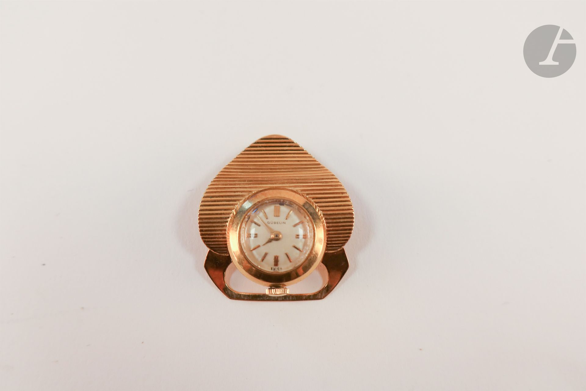 GUBELIN

Ladies' wristwatch in 18K (750) gold, white dial, mechanical movement. Gross weight: 10.6 g

Missing bracelet.