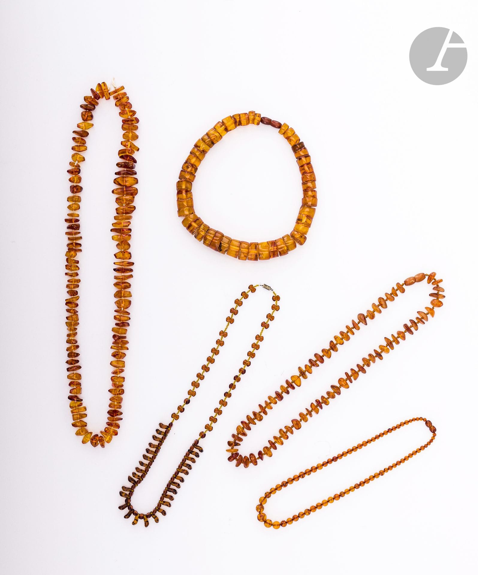 Lot de 5 colliers en ambre polie ou brute. Poids : 238,8 g