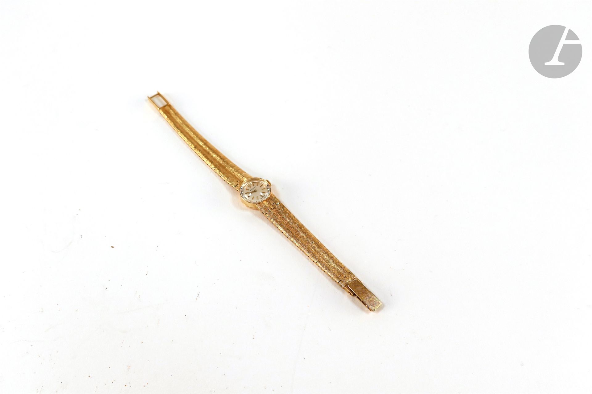MOVADO circa 1960

Ladies' wristwatch in 18K (750) gold, mechanical movement, 18K gold bracelet. Gross weight : 39,8 g