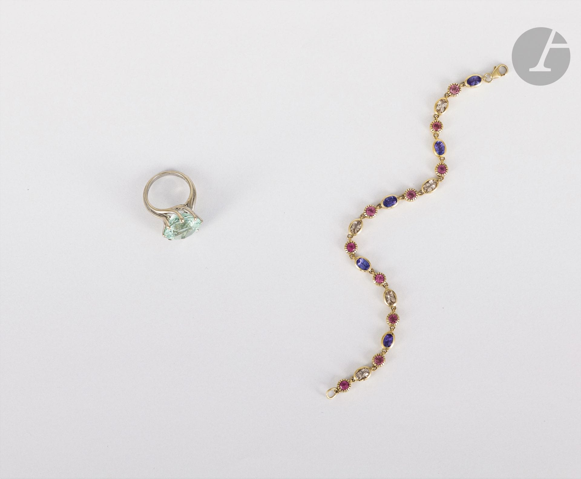 Ring in 18K (750) gold, set with a round aquamarine. Finger size: 52. Gross weight: 7.7 g (a silver bracelet set with colored stones is attached)