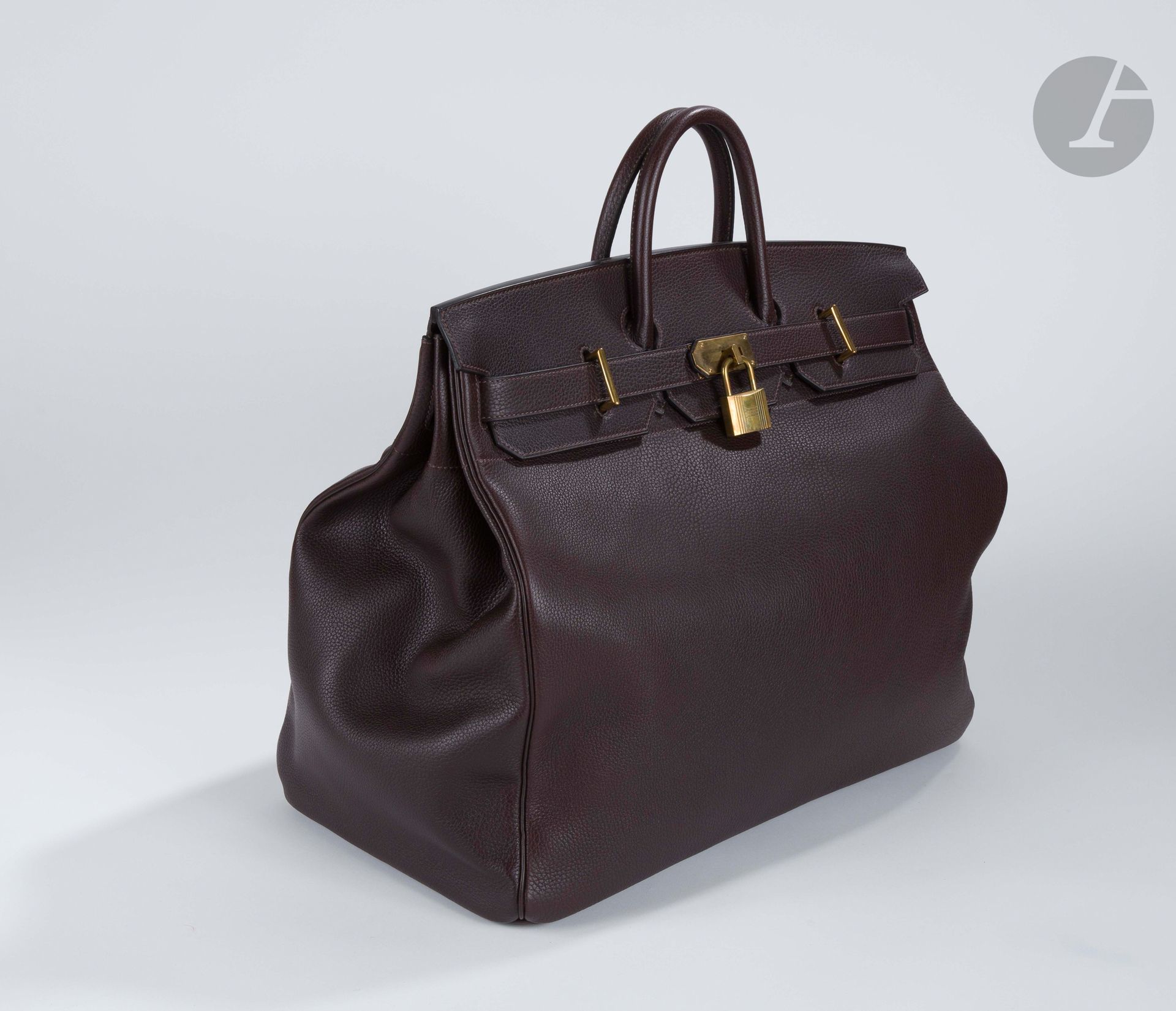 HERMèS Paris Made in France

Sac Haut à Courroies 50 cm en veau Togo chocolat, garniture métal doré, cadenas, clochette et deux clés, avec ses housses. 

Année 2000.