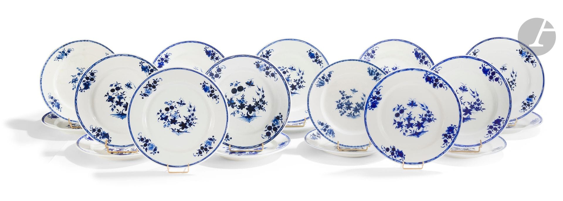 *Tournai
Twenty porcelain plates with blue camaïeu decoration with ronda.
XIXth century. 
D : 24 cm