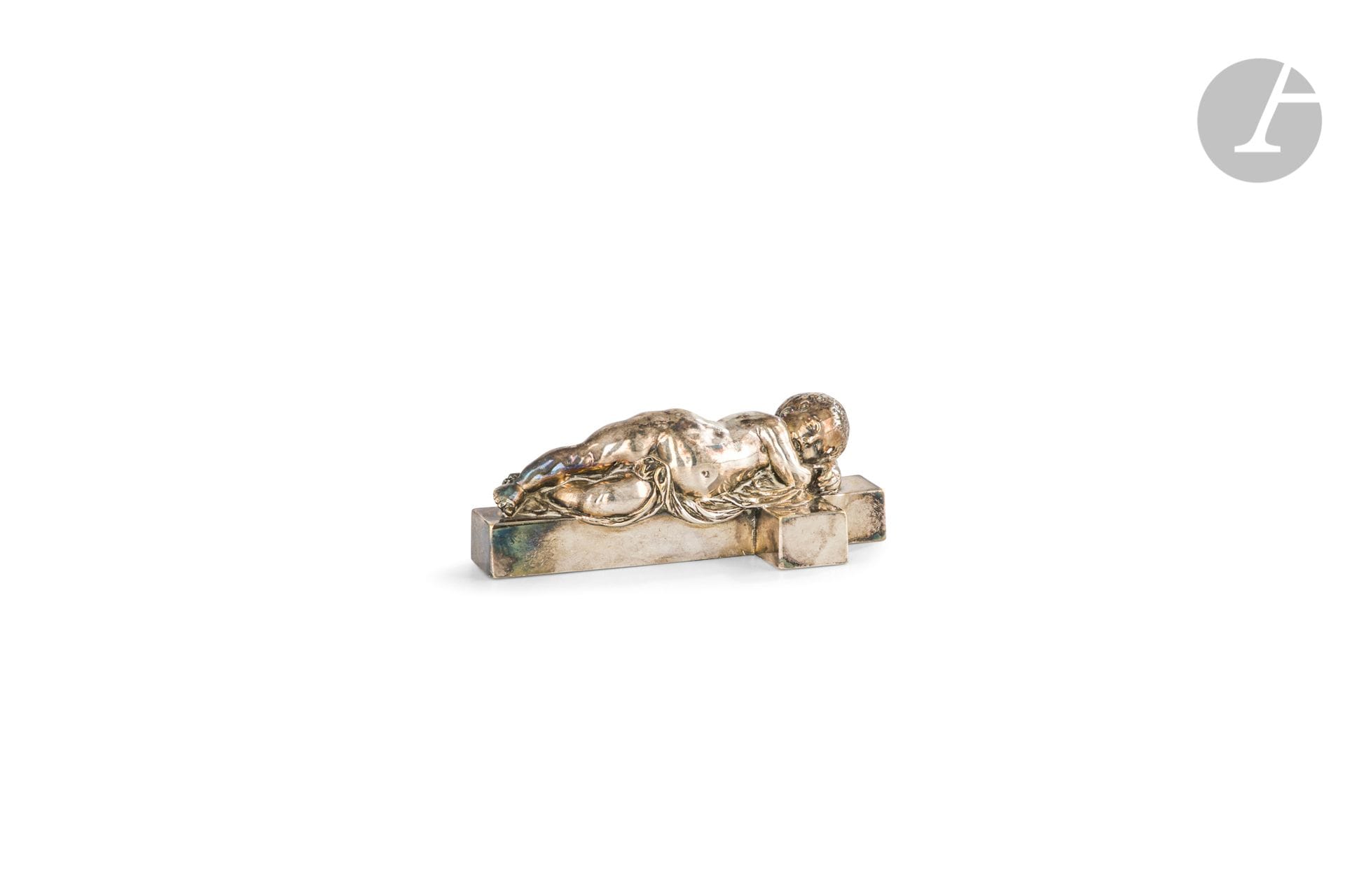 Lucien Madrassi (1881-1956) ou Luca Madrassi (1848-1919)
Enfant Jésus allongé sur la croix
Métal argenté
Signé et situé «L. Madrassi Paris»
14 x 7 cm