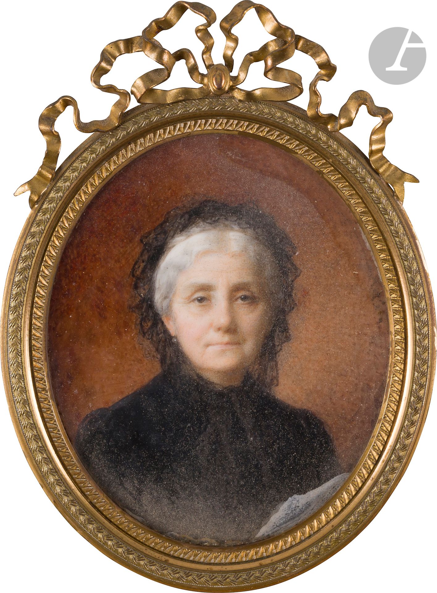 
Cécile VILLENEUVE née Colombet (1824-1901)



Femme aux cheveux gris, en mantille de dentelle noire et robe noire, en buste presque de face.



Miniature ovale sur ivoire* 



Dim. : 8.5 x 7 cm à vue 



Dans un cadre en bronze doré surmonté d’un ruban, formant chevalet (poinconné)



(mouillure)



Poids brut : 116 gr





Provenance : 



Conservée dans la descendance de l’artiste.



Conformément à la règlementation entrée en vigueur le 19 janvier 2022, le commerce intra-Union européenne de l’ivoire est soumis à l’obtention d’un certificat CIC. La réexportation hors Union européenne est interdite. 