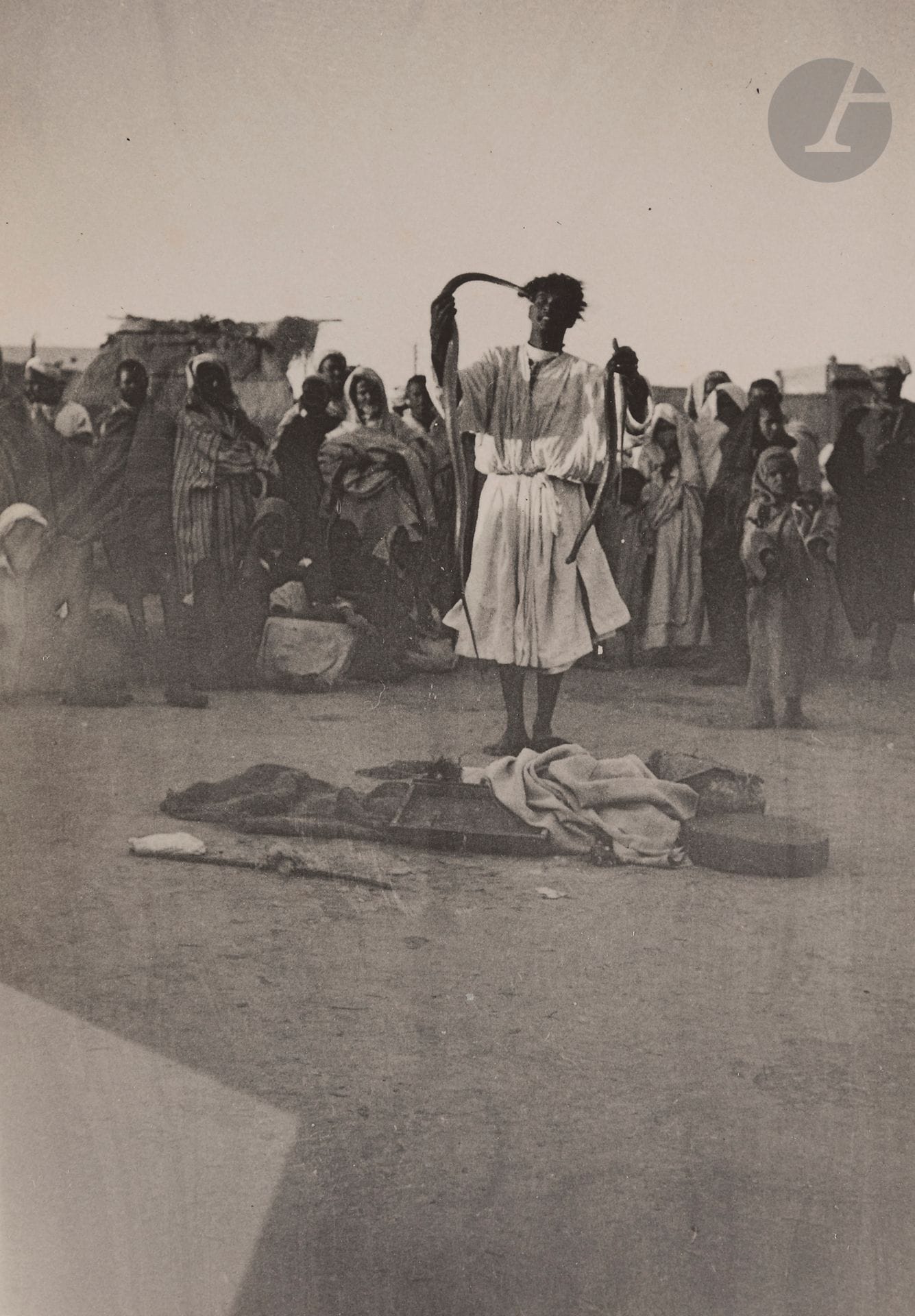Photographe amateur non identifié
Notre voyage au Maroc, Mars-Avril 1934.
Séville. Cathédrale. Remparts d’Essaouira. Charmeur de serpents. Souks. Fantasia. Élevage d’autruches. Voyageurs occidentaux. Fortifications. Oued. Militaires.
Album in-folio oblong, titré et daté sur le premier plat, composé d’environ 135 épreuves argentiques d’époque montées par les coins sur cartons.
Format moyen : 17,5 x 12,5 cm
On joint :
Photographe amateur non identifié
Maroc, c. 1930-1940.
Désert. Sur la route de Médéa. Petite marchande de légumes à Boghari. Boughezoul. Tétouan. Tanger. Cordonnier. Mendiants. Charmeur de serpents. Panorama pris depuis l’Hôtel de France. Souk.
39 épreuves argentiques et sur papier citrate d’époque, contrecollées sur cartons. Nombreuses légendes manuscrites sur les montages.
Formats : de 5,5 x 8,5 à 13 x 19 cm

An album of about 135 vintage gelatin silver prints