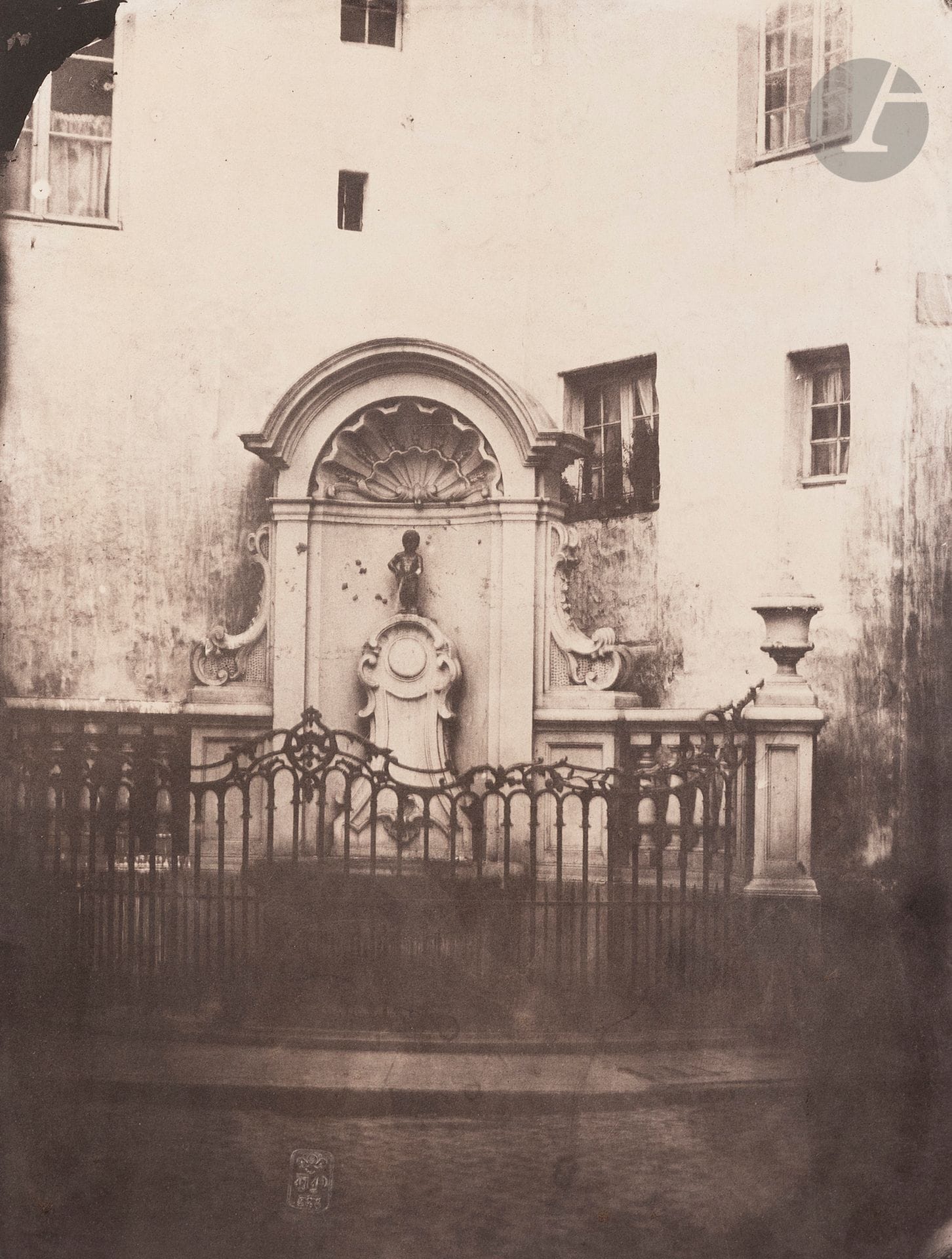 Louis Pierre Théophile Dubois de Nehaut (1799-1872)
Manneken Pis de Bruxelles, c. 1855.
Épreuve sur papier albuminé, contrecollée sur carton. Timbre sec du photographe en bas. 
29,8 x 22,8 cm 


Louis Pierre Théophile Dubois de Nehaut (1799-1872)
Manneken Pis of Brussels, c. 1855.
Albumen print, mounted on cardboard. Photographer's blindstamp. 
29,8 x 22,8 cm