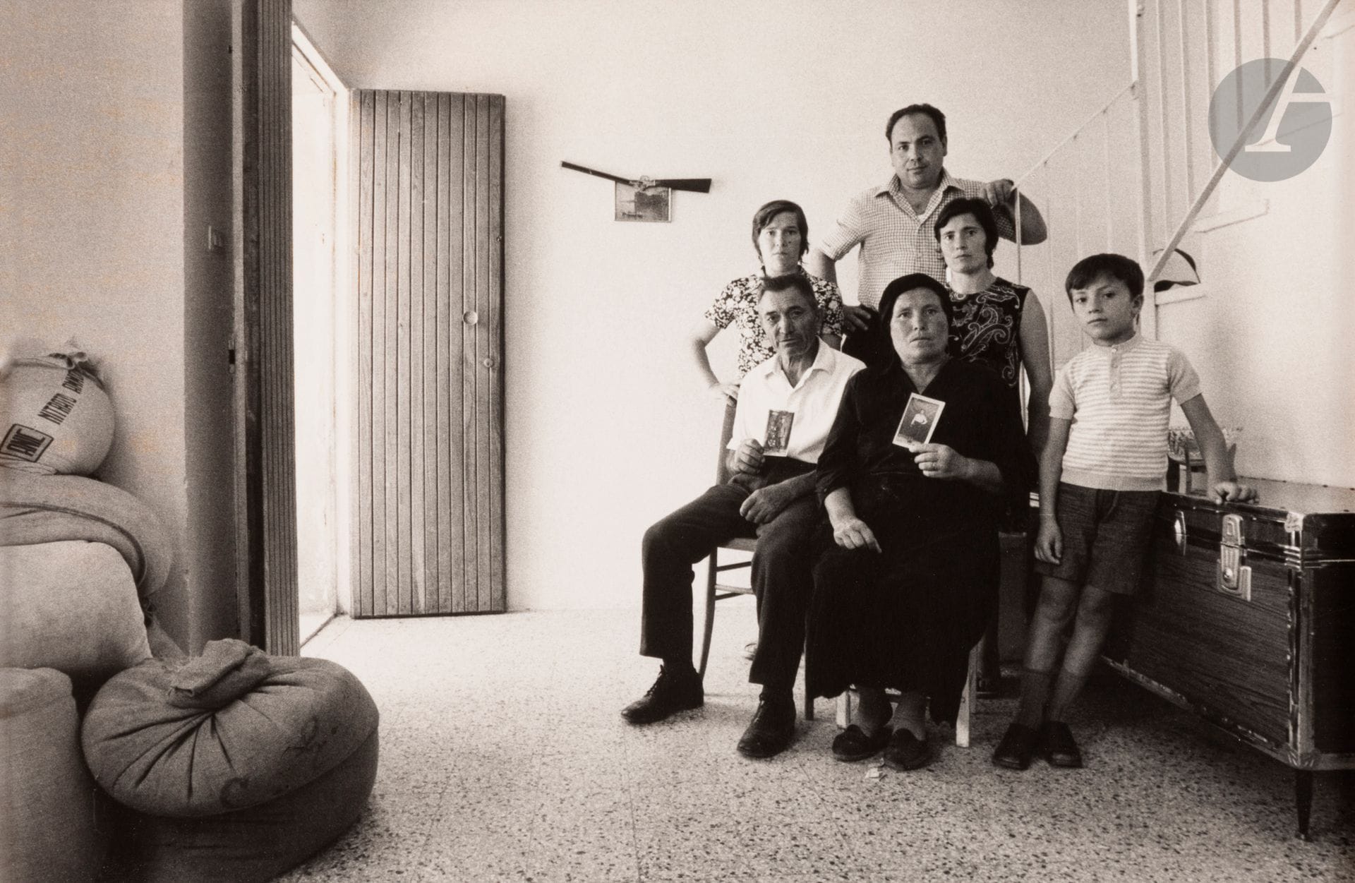 Mario Cresci (1942)
Série Ritratti Reali, 1973.
Oliveto Lucano.
Deux (2) épreuves argentiques d’époque, signées, dédicacées, titrées et datées aux versos.
Images : 18 x 27,5 cm
Feuilles : 21 x 30,5 cm


Mario Cresci (1942)
Ritratti Reali serie, 1973.
Oliveto Lucano.
Two vintage gelatin silver prints, signed, dedicated, titled and dated on verso.
Images : 18 x 27,5 cm
Papers : 21 x 30,5 cm