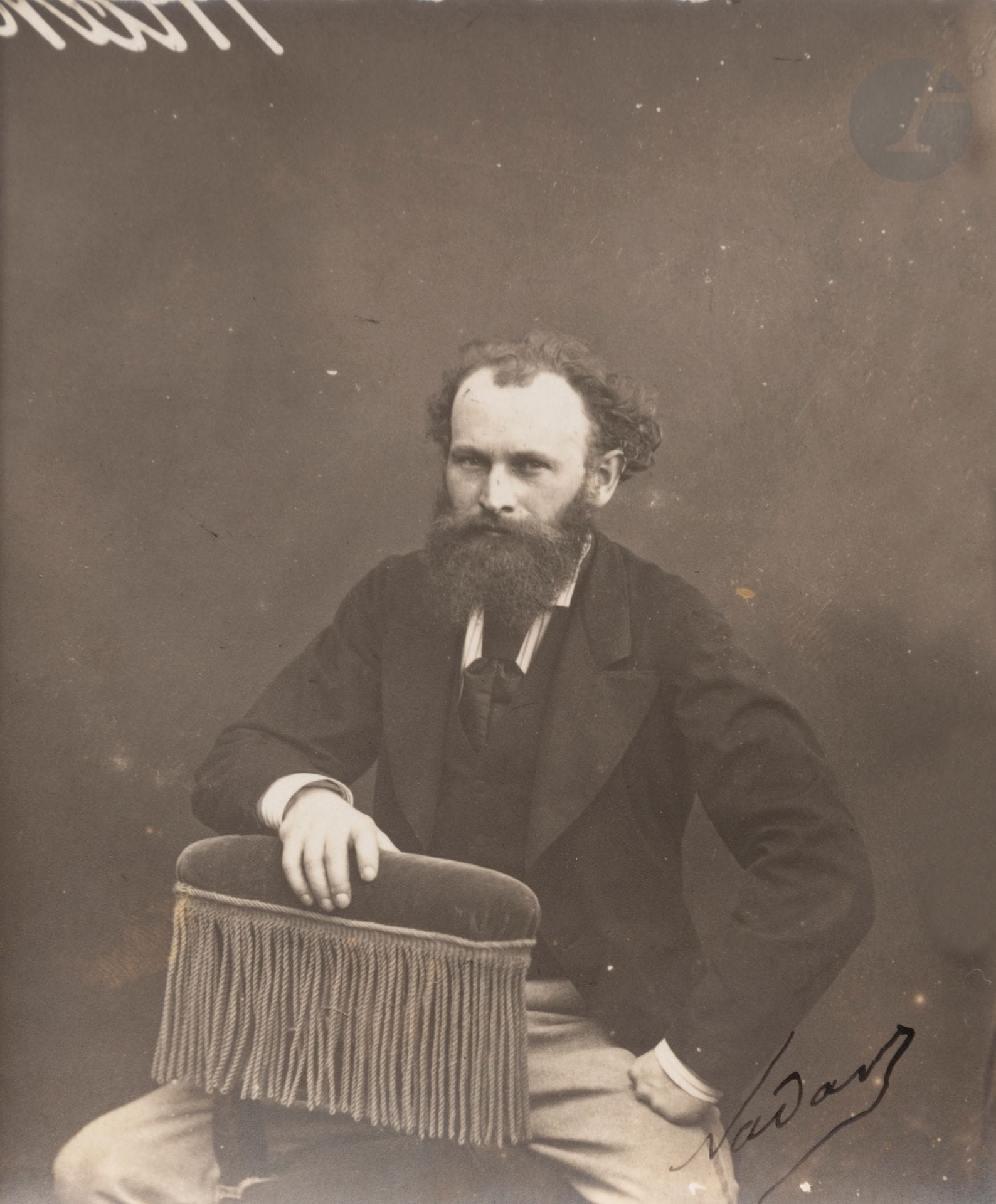 Félix Nadar (1820-1910)
Édouard Manet assis à califourchon, c. 1867. 
Épreuve argentique (c. 1900), signée à l’encre en bas à droite par Paul Nadar. Tampon « Portraits - Paul Nadar  - Paris - 48, rue Bassano », annotations manuscrites et indications de recadrage au verso. 
9,2 x 7,4 cm


Félix Nadar (1820-1910)
Édouard Manet, c. 1867. 
Gelatin silver print (c. 1900), signed in ink in the lower right corner by Paul Nadar. Stamp "Portraits - Paul Nadar - Paris - 48, rue Bassano", handwritten annotations and indications of cropping on verso. 
9,2 x 7,4 cm