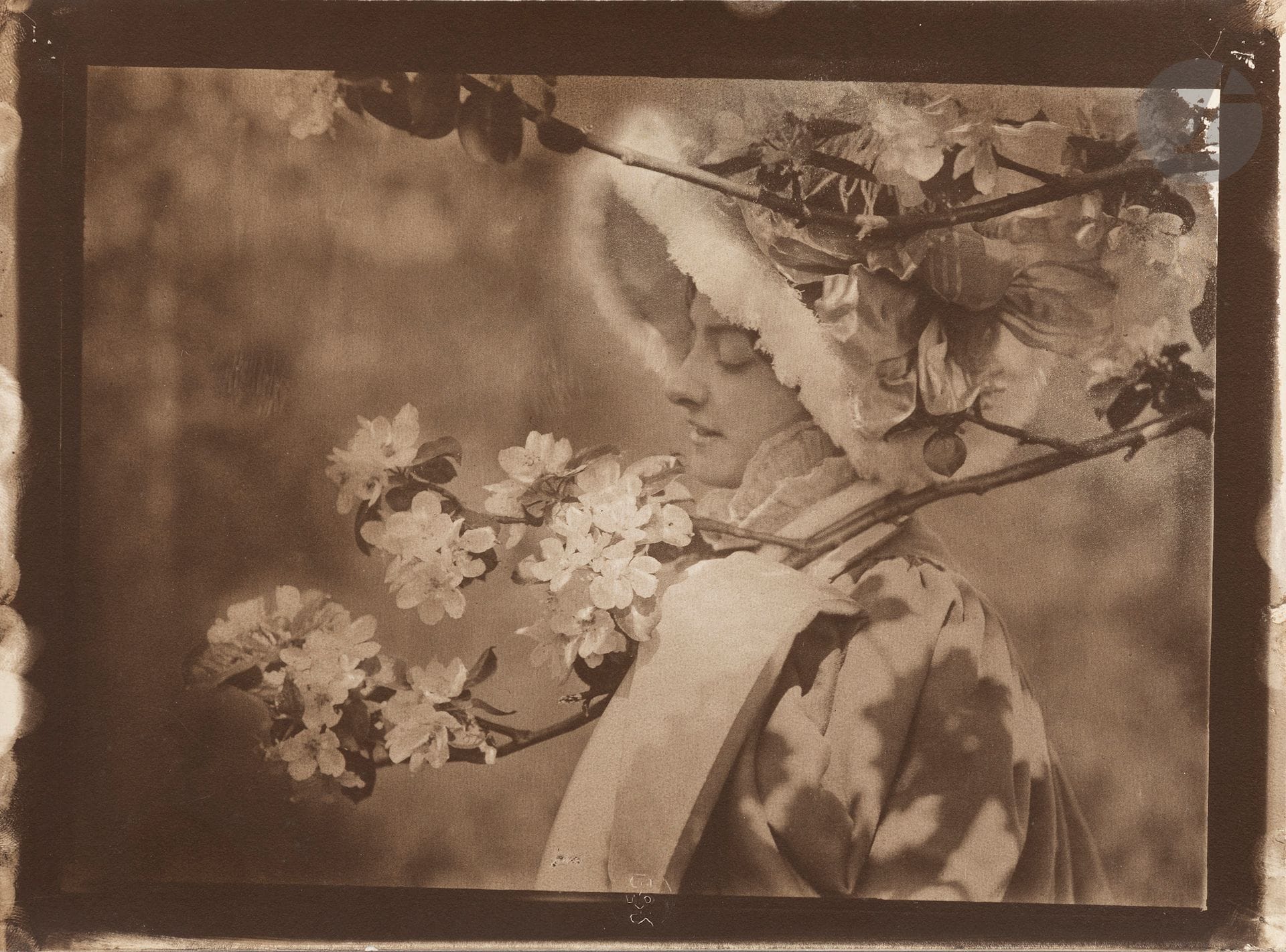 Constant Puyo (1857-1933
)Young woman and cherry tree in bloom, c. 1900. 
Gum bichromate print. Dry stamp of the photographer at the bottom.
Image: 17 x 23.4 cmSheet
: 19.8 x 26.7 cmConstant


Puyo (1857-1933)
Young woman and cherry blossom tree, c. 1900. 
Gum bichromate print. Blind stamp of the photographer in the bottom part of the print.
Image : 17 x 23,4 cmPaper
: 19,8 x 26,7 cm










