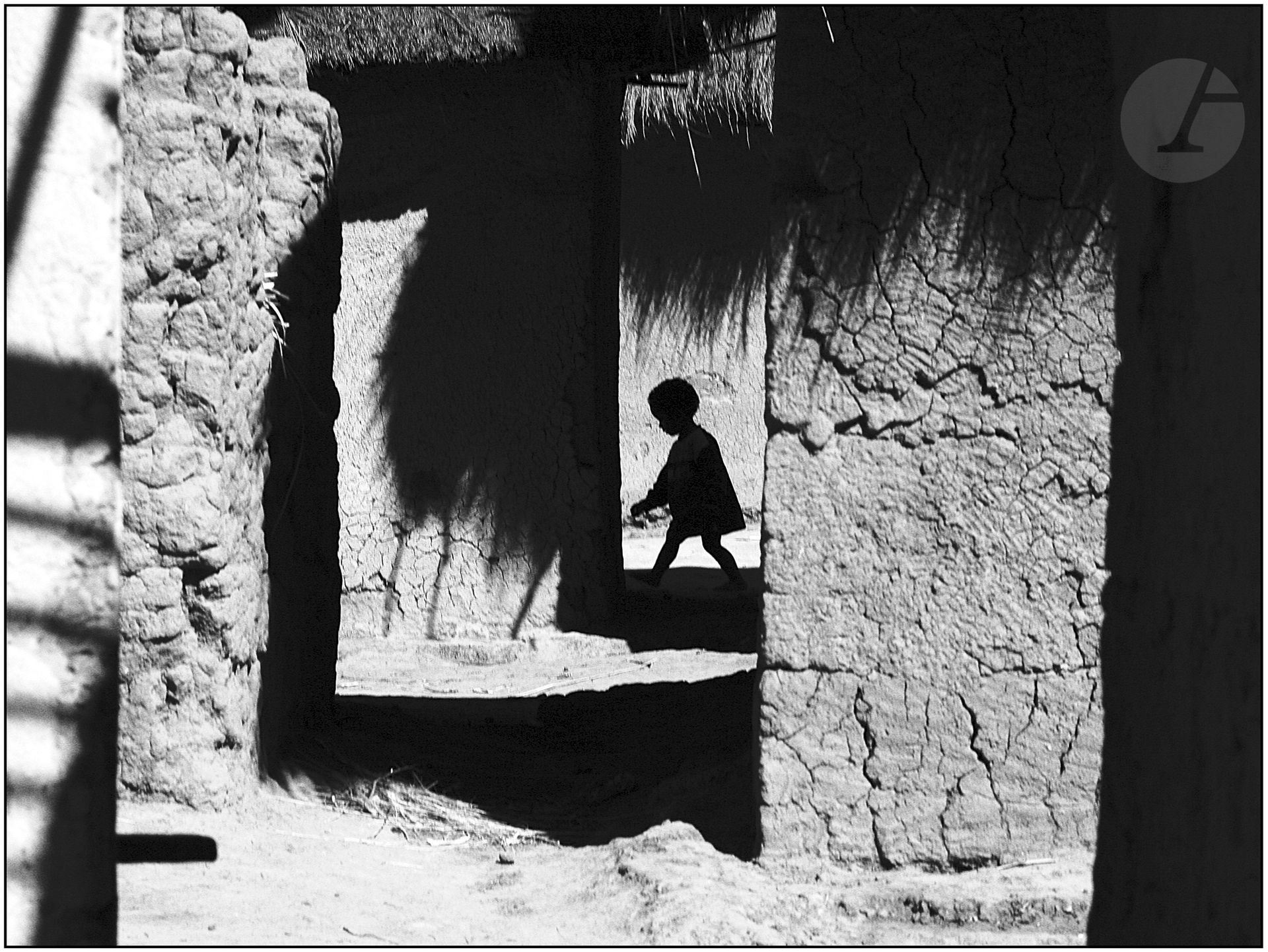 Michel Fraile (1961)
Ombre de Pisé. Madagascar, 2004.
Épreuve pigmentaire, signée, titrée, datée et numérotée à 8 exemplaires au verso.
Image : 30 x 40 cm
Feuille : 40 x 50 cm


Michel Fraile (1961)
Ombre de Pisé, Madagascar, 2004.
Pigment print, signed, titled, dated and numbered on verso. Edition of 8.
Image: 30 x 40 cm
Paper: 40 x 50 cm