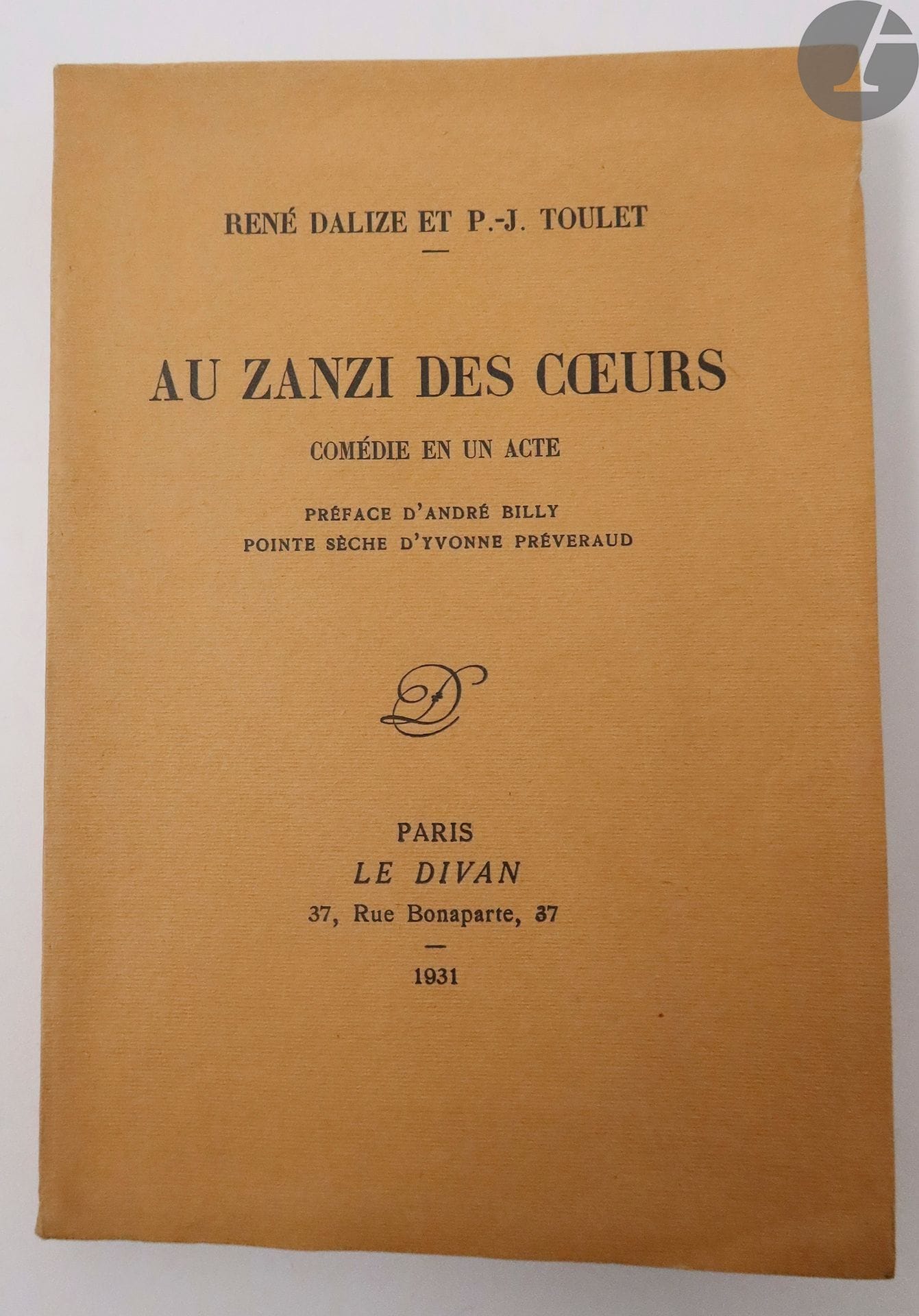 TOULET (Paul-Jean) - DALIZE (René).
Au zanzi des cœurs. Comédie en un acte. Préface d'André Billy.
Paris : Le Divan, 1931. — In-8, broché.
Édition originale illustrée d'une pointe sèche d'Yvonne Préveraud en frontispice.

Un des 500 exemplaires sur vélin teinté pur fil Lafuma, avec le frontispice sur Madagascar (n° 132).

Exemplaire très bien conservé.