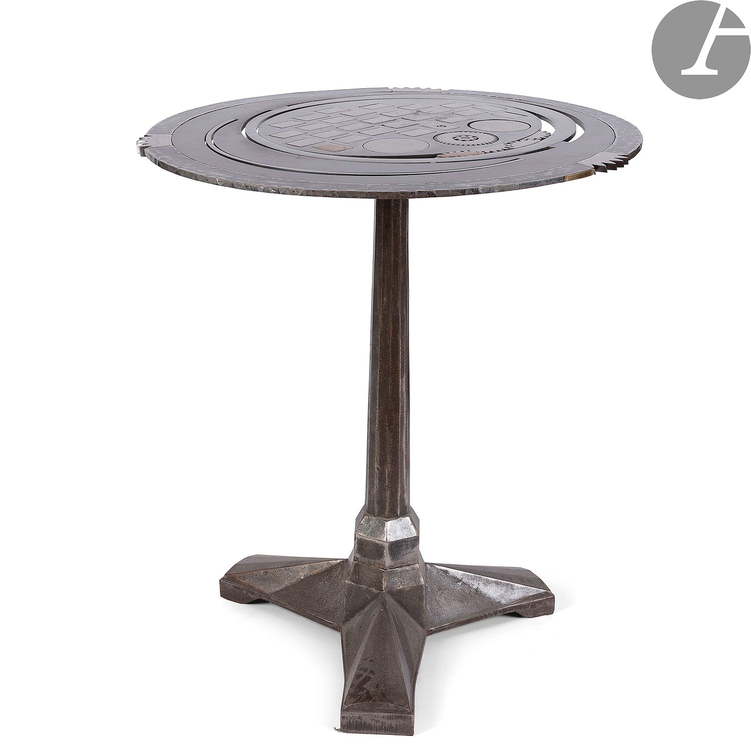 
KARL-HUGO MARS (XXth -XXIst century)

Pedestal table GT 02

Pedestal table. The top in welded steel, openwork and chased with gears, mounted on a cast iron foot of Art Deco period. 

Signed in a cartouche. 

H : 70 cm - D : 62 cm
