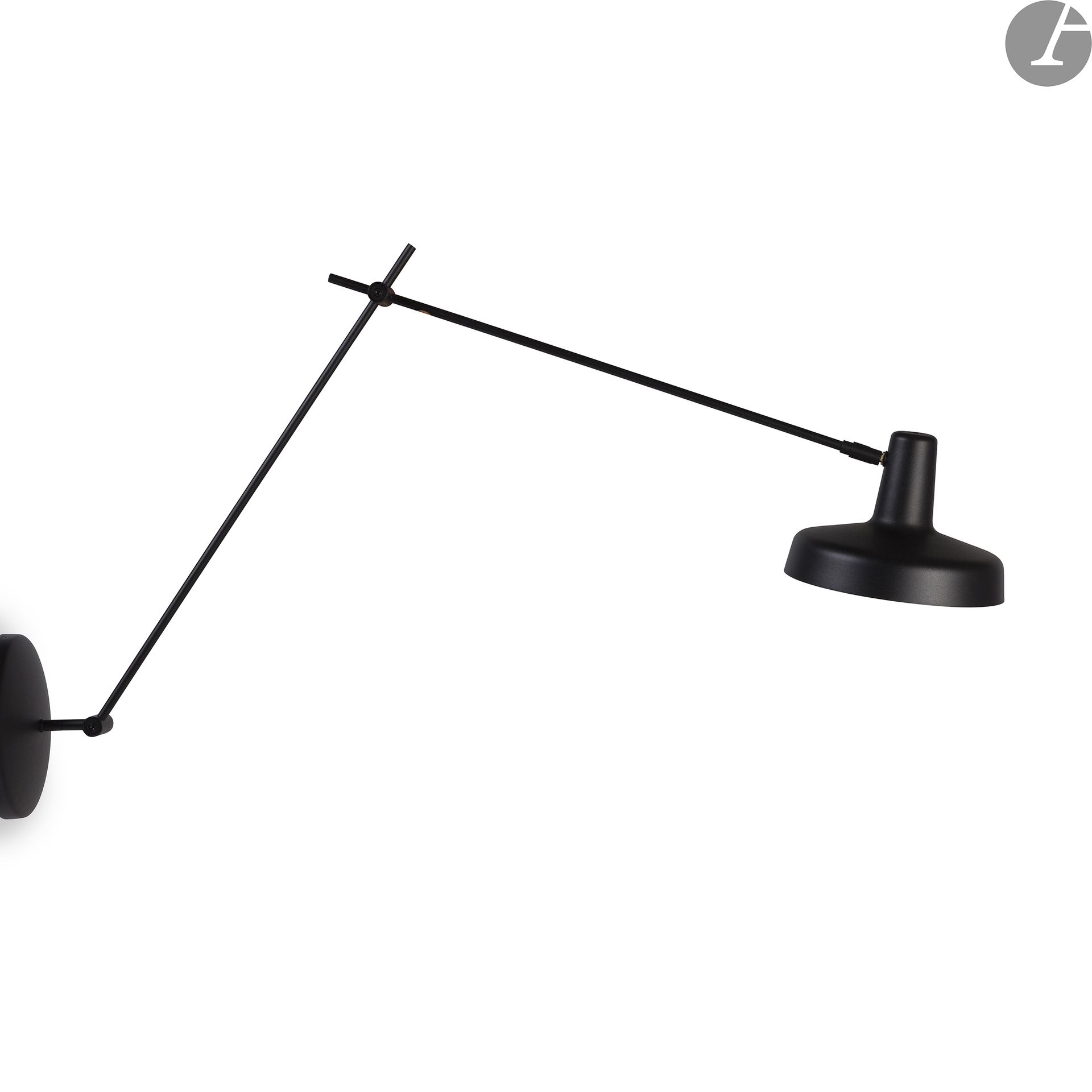 Filip Despot, Ivana Pavic ET Tihana Taraba DESIGNERS & GRUPA PRODUCTS ÉDITEUR
AR-C-L, série Arigato
Applique articulée à deux bras.
Métal laqué noir.
H. + ou – 100 cm

Sentou a été le diffuseur exclusif en France des créations de Grupa. Une collection colorée exclusive a été diffusée sous le label Sentou à partir de 2018.