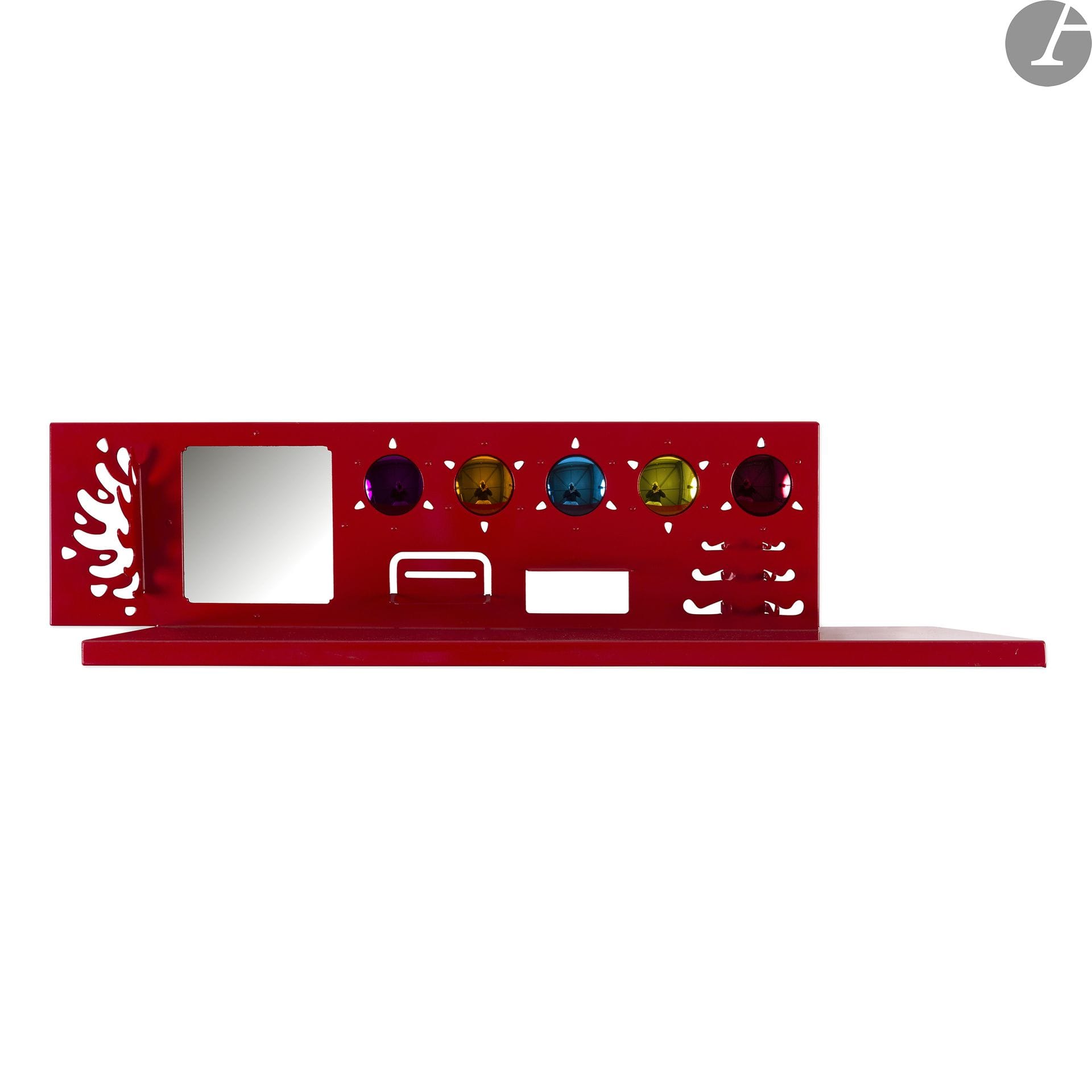 TSÉ TSÉ & ASSOCIÉES – SIGOLÈNE PRÉBOIS ET CATHERINE LÉVY DESIGNERS & SENTOU ÉDITEUR
Houppette, le modèle conçu en [2008], d’une édition en toute petite série
Étagère.
Métal laqué rouge.
H. 23 cm – L. 90 cm – P. 22 cm