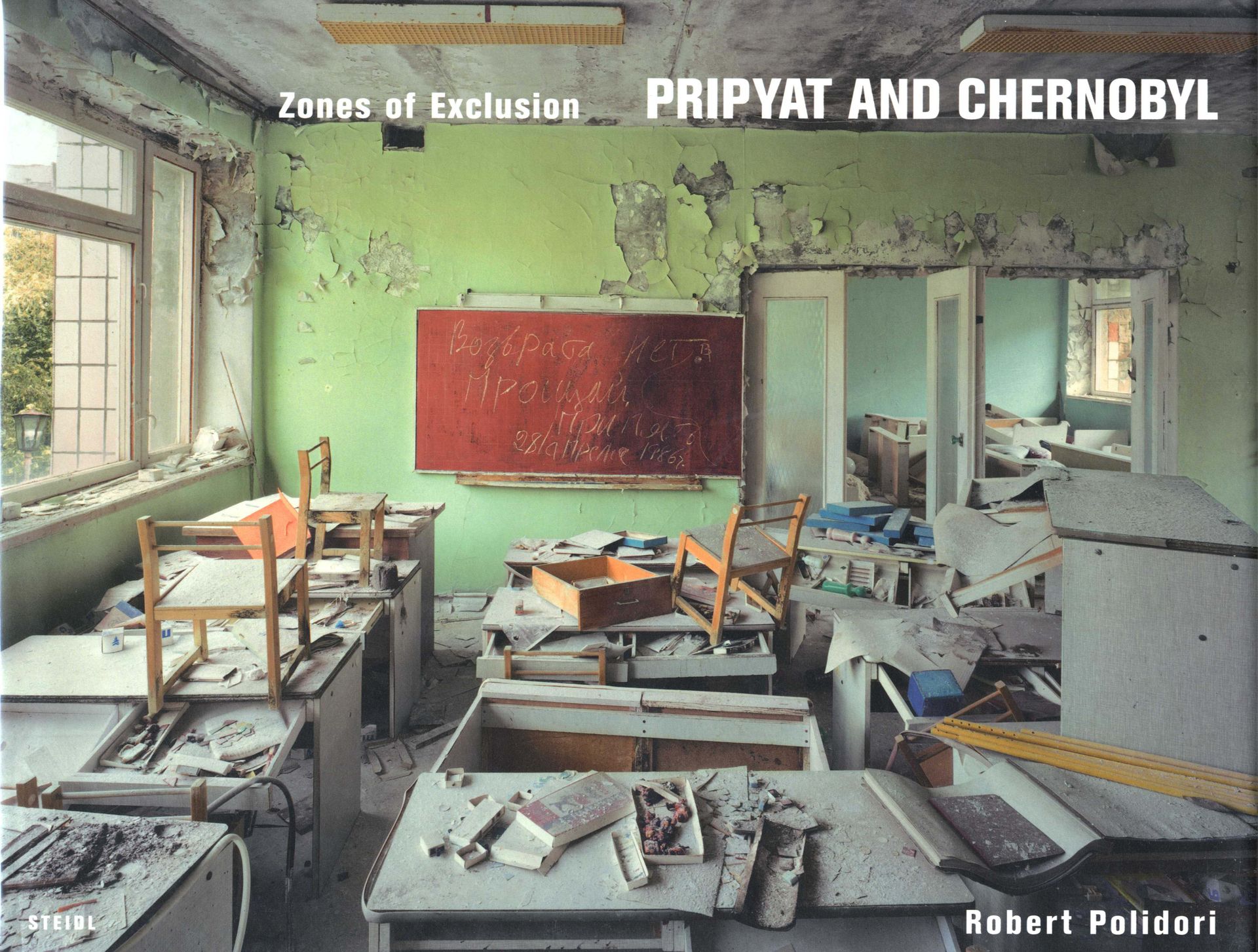 POLIDORI, Robert (né en 1951) [Signed]

Zones of Exclusion : Pripyat and Chernobyl. 
Gottingen, Steidl, 2003.

In-4 oblong (30,5 x 39 cm). Édition originale reliée signée par Robert Polidori en page initiale. 112 pp, 182 photographies en couleurs dont 72 en pleine page, texte d’ Elizabeth Culbert. Reliure toilée grise avec titre imprimé en creux au dos et jaquette illustrée.