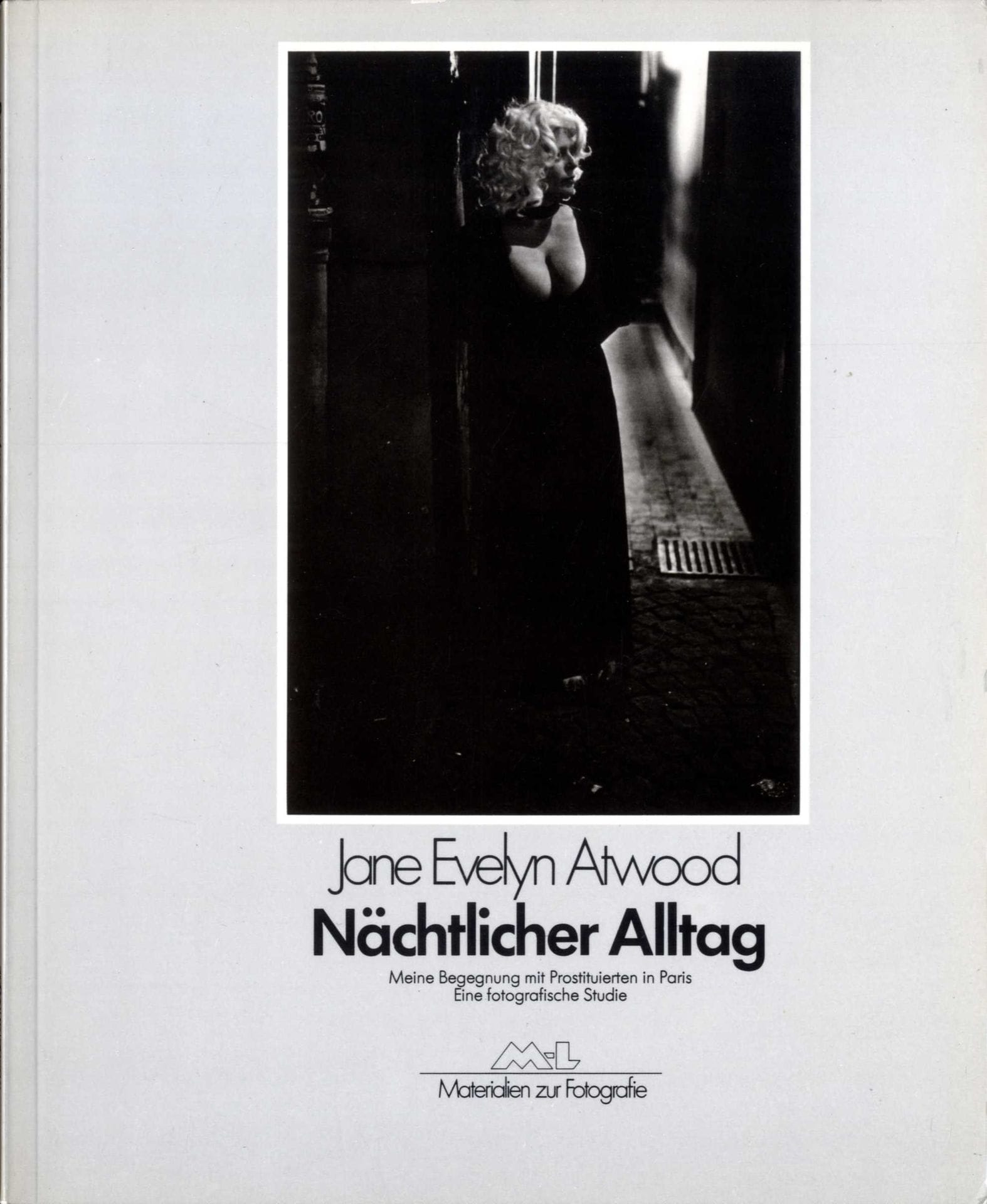 [PARIS]
ATWOOD, Jane Evelyn (née en 1947) [Signed]

Nächtlicher Alltag. Meine Begegnung mit Prostituierten in Paris. 
Mahnert-Lueg Verlag, Munich, 1980. 

In-4 (25,5 x 21 cm). Édition originale brochée, signée par Jane Evelyn Atwood. 142 pp. 
62 photographies en noir et blanc et un texte en allemand de Jane Evelyn Atwood. Edition brochée illustrée. Etat neuf.
Ref. Koetzle Eyes on Paris, Paris im Fotobuch pp. 358-361.