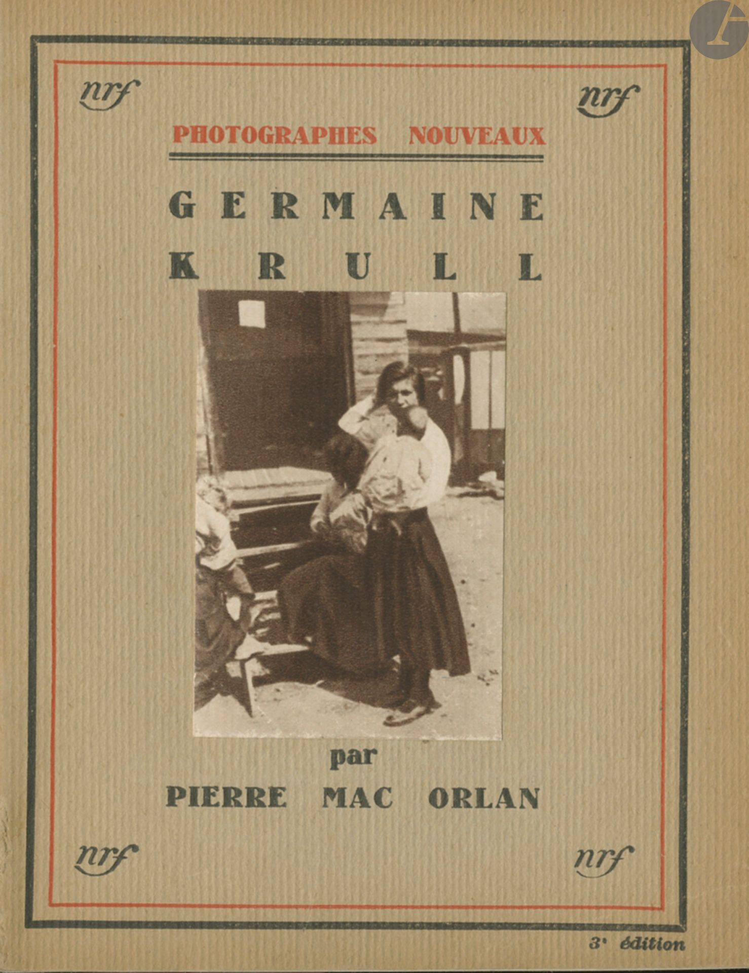KRULL, GERMAINE (1897-1985) 
Photographes Nouveaux.
Germaine Krull par Pierre Mac Orlan.
NRF, Librairie Gallimard, 1931. 
In-16 (12 x 16 cm). Troisième édition. Portrait de Germaine Krull en frontispice, gravé sur bois par Georges Aubert. 64 pages. Couverture souple avec étiquette photographique contrecollée.