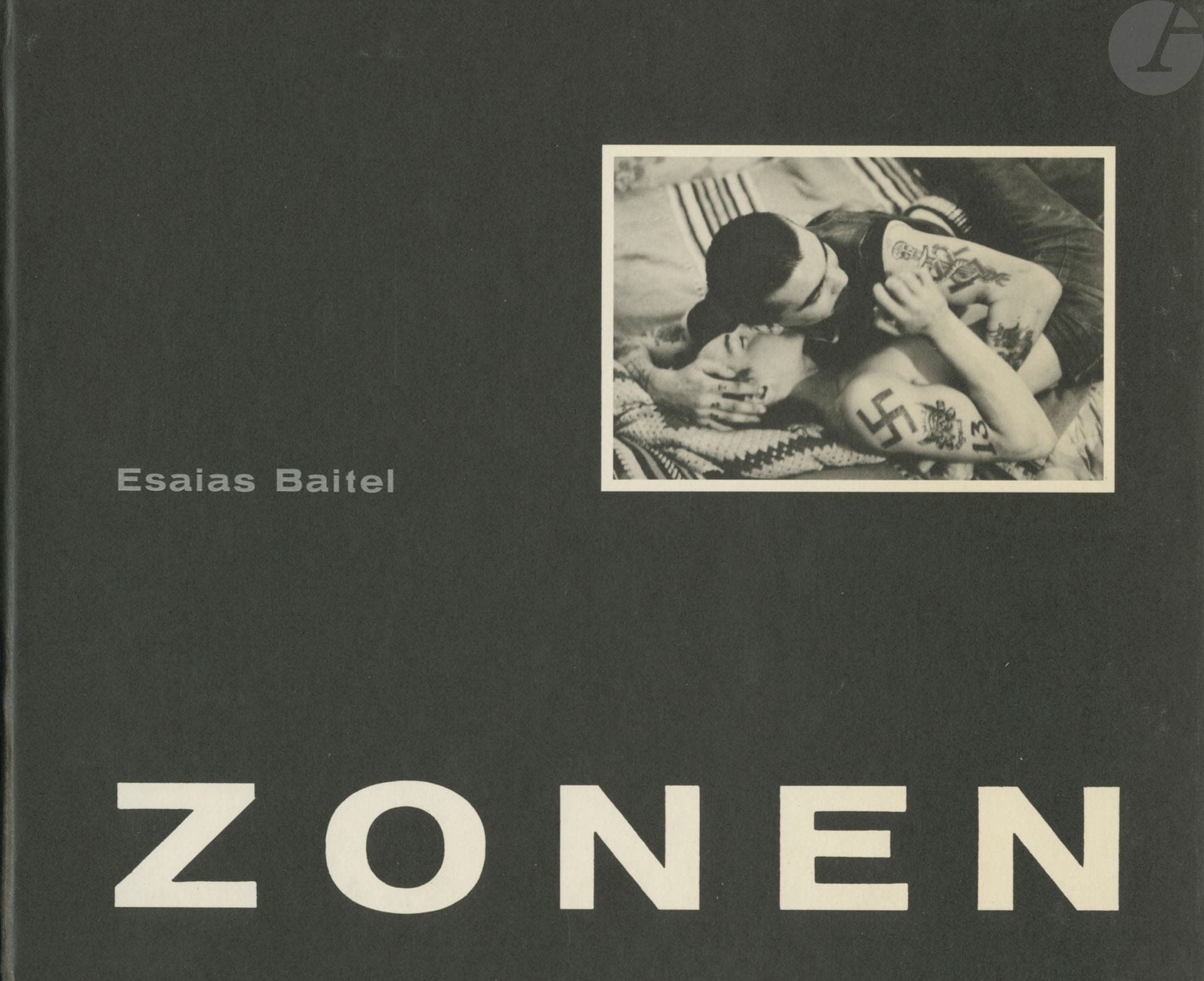 BAITEL, ESAIAS (1948)
Zonen.
Bokomotiv, 1982.
In-4 (22,5 x 27,5 cm). Édition originale reliée. 143 pages. Texte en suédois. Cartonnage d'éditeur.