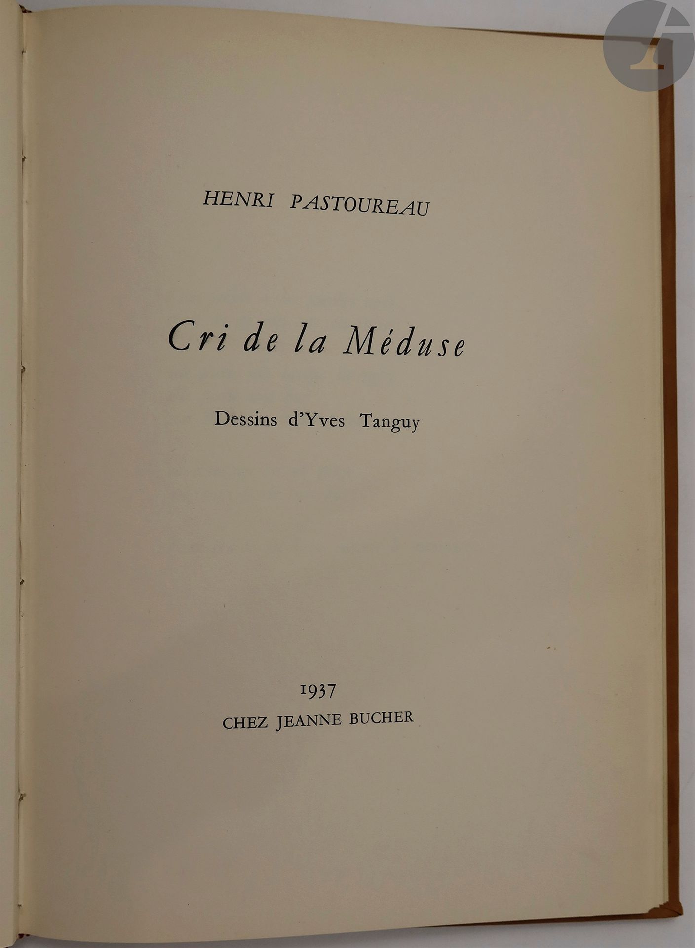 PASTOUREAU (Henri) - TANGUY (Yves).
Cri de la Méduse.
[Paris] : Jeanne Bucher, 1937. — In-4, veau fauve janséniste, dos lisse, couverture conservée (reliure moderne).
Édition originale illustrée de 3 dessins en noir d'Yves TANGUY, reproduits à pleine page.

Un des 95 exemplaires sur papier helio Aussedat.

Dos et bords des plats passés.