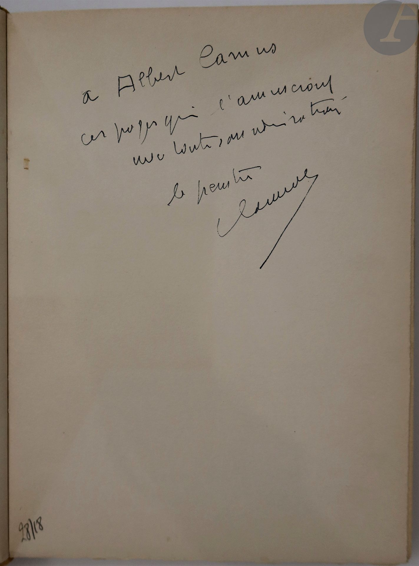 *VLAMINCK (Maurice).
La Tête tournée.
Monte-Carlo : André Sauret, éditions du Livre, 1956. — In-4, broché, couverture rempliée.
Édition originale tirée à 350 exemplaires sur grand vélin d'Arches, plus quelques exemplaires hors commerce réservés à l'auteur, illustrée de 12 lithographies originales en noir à pleine page de l'auteur.

EXEMPLAIRE D'ALBERT CAMUS, faisant partie des quelques exemplaires hors commerce, non signé à la justification mais enrichi de ce bel envoi de l'auteur :

« à Albert Camus // ces pages qui l'amuseront // avec tout son admiration // le peintre // Vlaminck »

Exemplaire très bien conservé, sans la chemise ni l'étui de l'édition. Transfert habituel des lithographies sur les feuillets en regard.