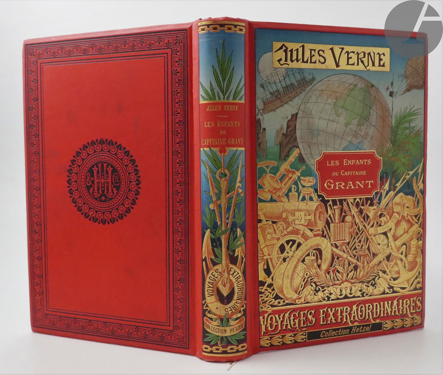 *VERNE (Jules).
Les Enfants du Capitaine Grant. Voyage autour du monde. 172 Illustrations par Riou, gravées par Pannemaker.
Paris : J. Hetzel et Cie, [1896]. — In-8, cartonnage polychrome au globe doré (Engel).
Exemplaire très bien conservé. Catalogue O à la fin. Rousseurs éparses.