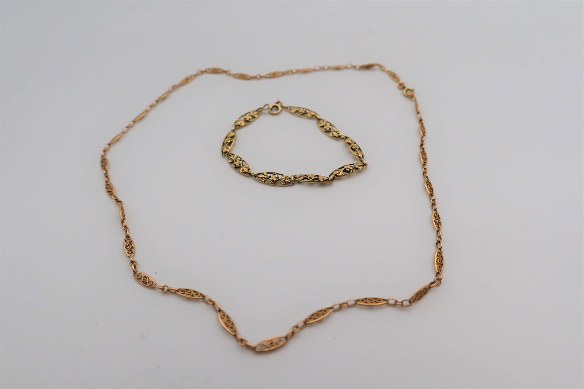 1 collier et 1 bracelet en or (18K) chaine de montre. Poids: 14,8 g