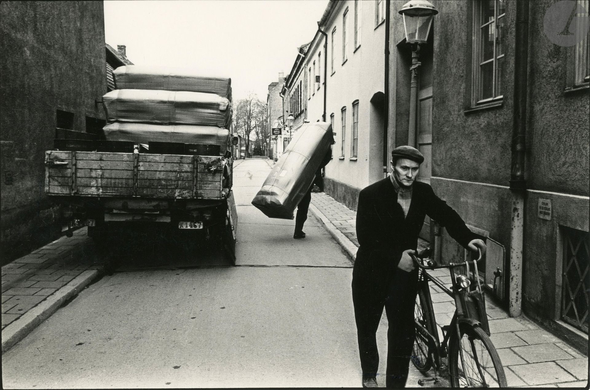 Ralph Nykvist (1944
)Landskova, 1965.
silver print (c. 1980). Photographer's stamp, press stamp, handwritten annotations, negative number and date on reverse.
Sheet : 17,8 x 24 cmImage
: 15 x 22,5 cmRalph

Nykvist (1944)
Landskova, 1965.
Gelatin silver print (c. 1980). Photographer's stamp, press stamp, handwritten annotations, negative number and date on verso.
Paper : 17,8 x 24 cmImage
: 15 x 22,5 cm









