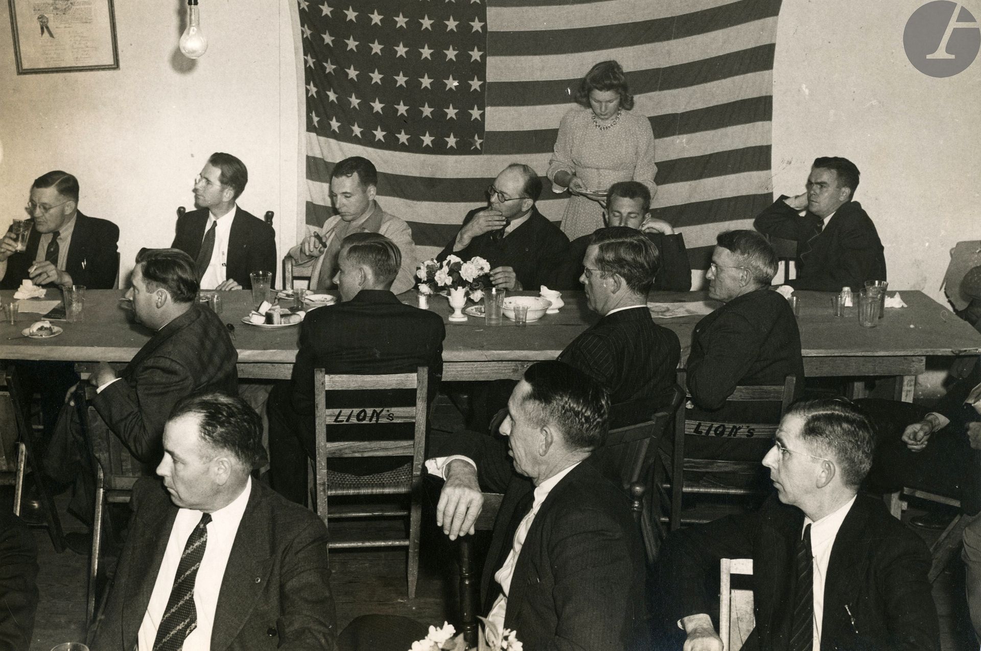 Jack Delano (1914-1997
)At a meeting of the Lions Club in Greensboro, Georgia, 1941.
vintage silver print. Stamped "F. S. A. - Photo by: Delano" on verso.
21 x 31.5 cmDamage
to the left side of the image
.


Jack Delano (1914-1997)
At a meeting of the Lions Club in Greensboro, Georgia, 1941.
Vintage gelatin silver print. Stamped "F.S.A. - Photo by: Delano" on verso.
21 x 31,5 cmYellowing
in the left part of the image









.