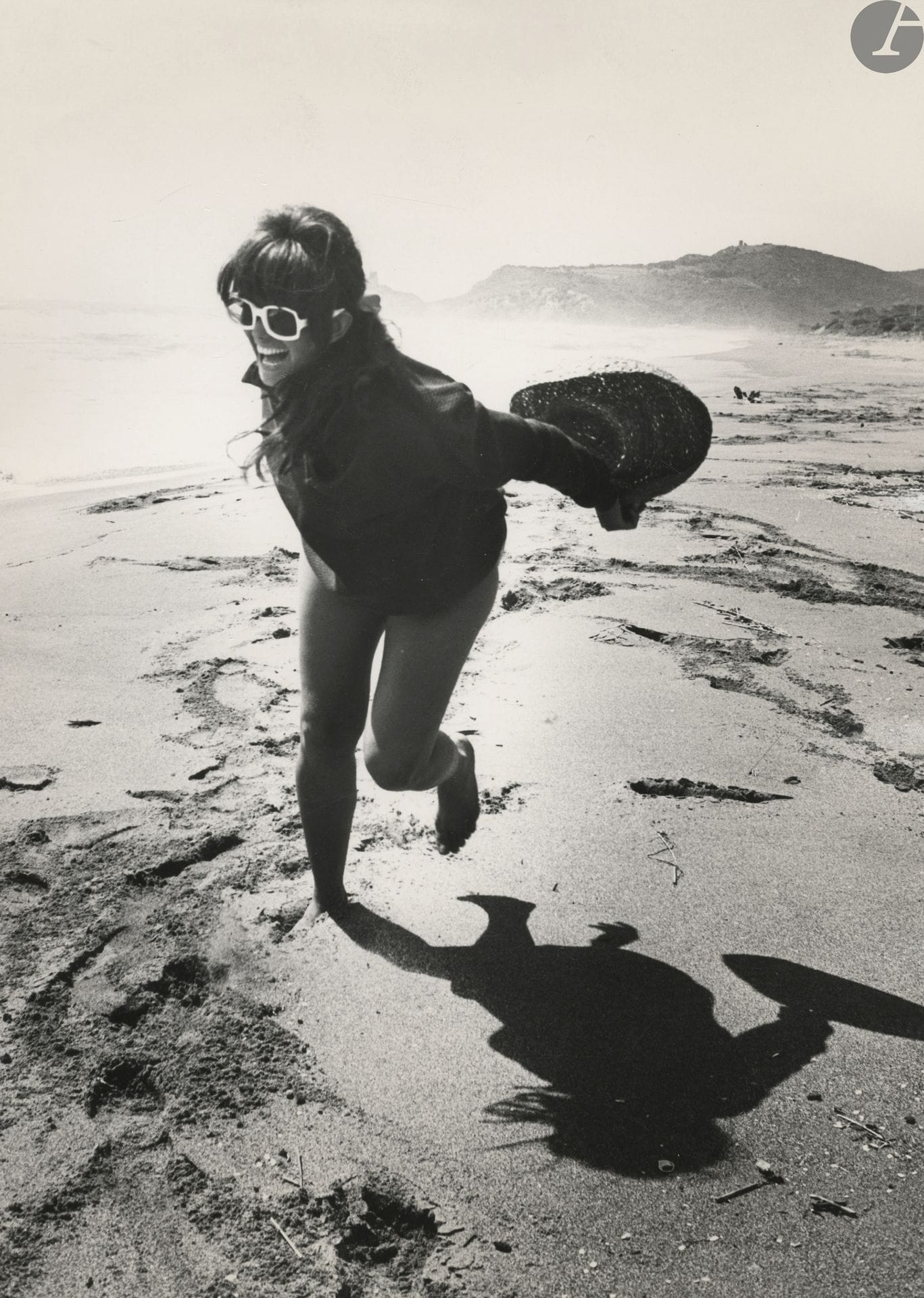 Glauco Cortini
Claudia Cardinale, c. 1965.
Trois (3) épreuves argentiques d’époque, tamponnées aux versos.
Format moyen : 21 x 30 cm

Glauco Cortini
Claudia Cardinale, c. 1965.
Three vintage gelatin silver prints, stamped on versos.
Average size : 21 x 30 cm