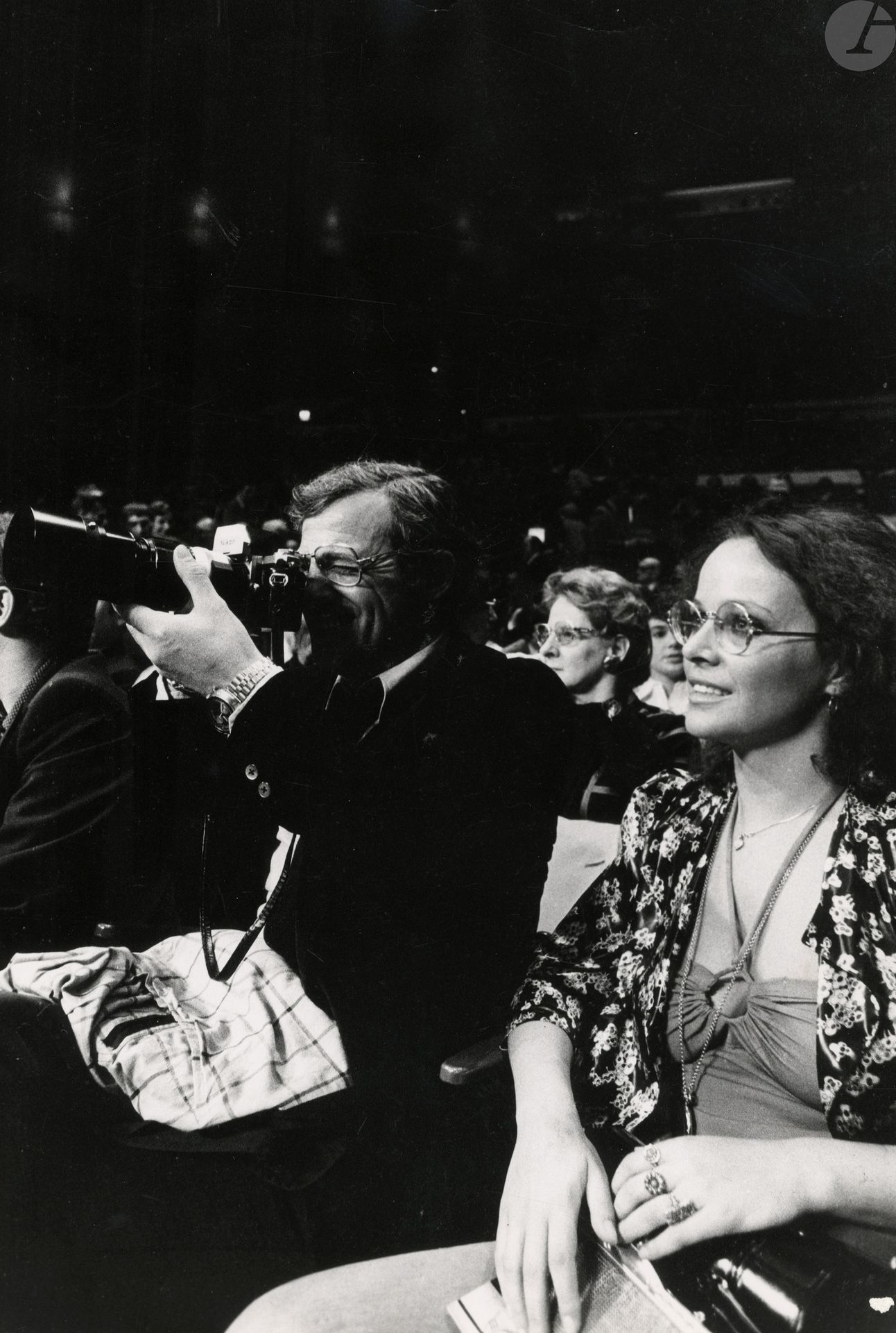 Ken Regan (1914-2012
)Jean-Paul Belmondo during the match between Mohamed Ali and Joe Frazier, 1974


. Stamp of the photographer and handwritten annotations on the back.
Image : 34 x 23,6 cmSheet
: 35,3 x 24,6 cmKen

Regan (1914-2012)
Jean-Paul Belmondo during the match between Mohamed Ali and Joe Frazier, 1974.
Vintage gelatin silver print, stamped and annotated on verso.
Image : 34 x 23,6 cmPaper
: 35,3 x 24,6 cm









