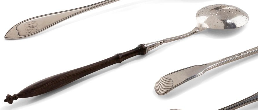 FRANCE 1840 - 1850
Silver skimmer, the handle in wood riveted on the support. The spoon is pierced with rows of concentric circular holes.
Marked : no apparent mark
Gross weight : 90 g - length : 38,5 cm
