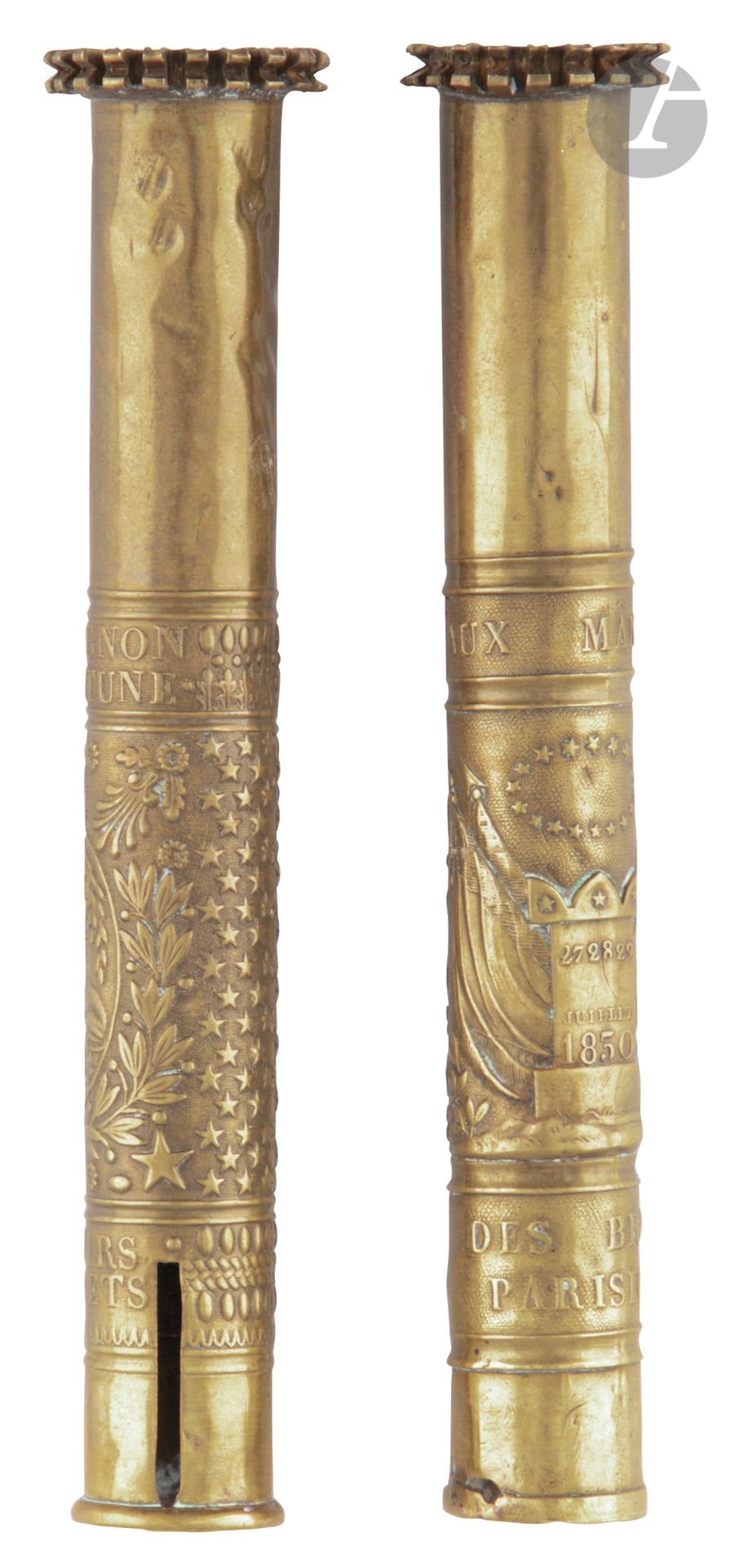 Two sliding rings of umbrella in stamped brass. 

One showing the tomb of Emperor Napoleon I and a dog under the willow tree, surrounded by stars and laurel branches. Above " The companion of misfortune ", below " Memories and regrets ".

Period Return of the Ashes.

The second appearing on a pedestal: on bundle of four flags it is marked " 27 28 29 July 1830 " below " To the manes " and above " Of the brave Parisians ".

Louis-Philippe period.

A.B.E. 

Length : 15,8 cm Diameter : 22 cm