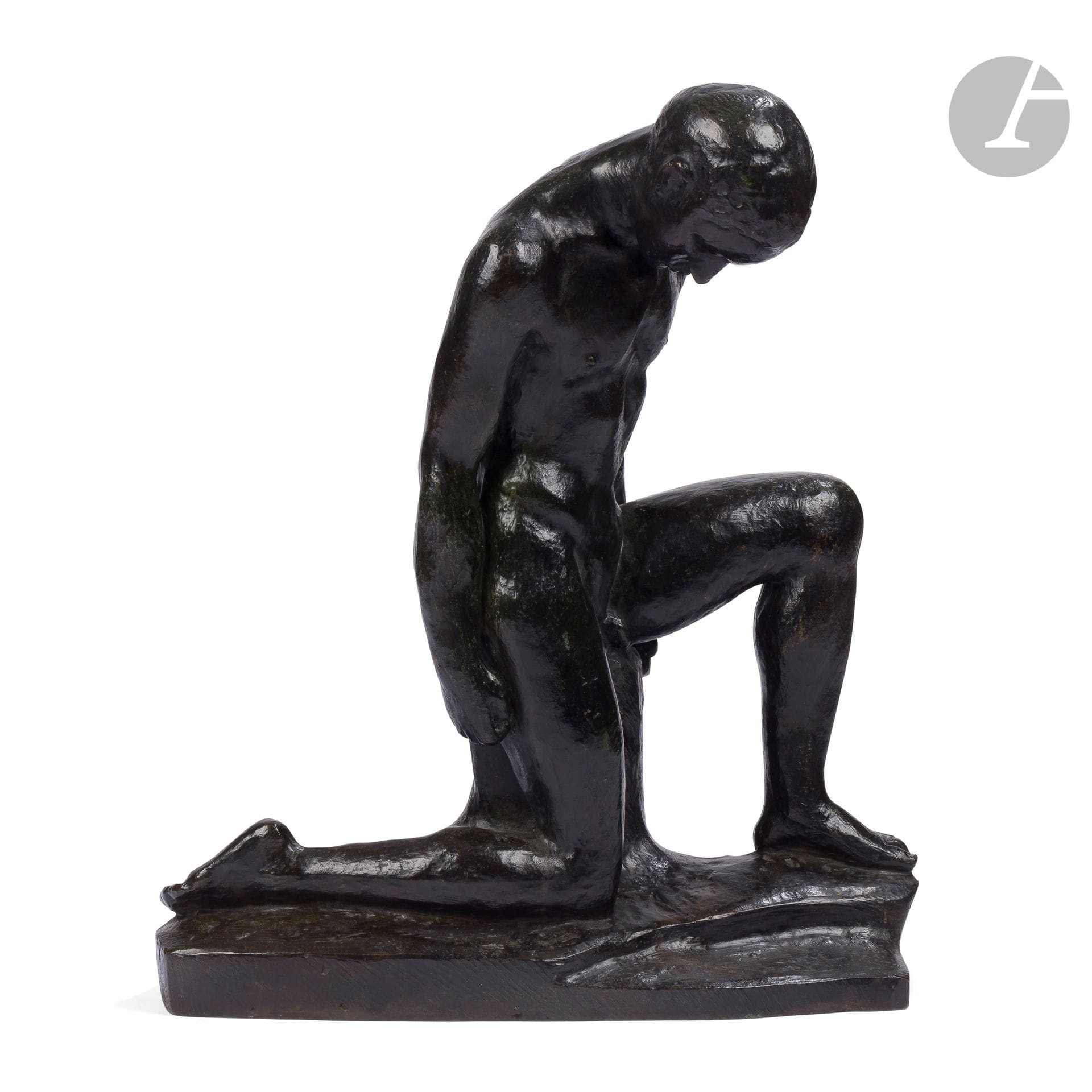 LOUIS DEJEAN (1872-1953)
Nu masculin, un genou à terre
Sculpture.
Épreuve en bronze à patine noire.
Fonte d’édition ancienne.
Signée Louis DEJEAN à l’arrière du tertre.
Hauteur : 39 cm – Longueur : 32 cm

Provenance :
- Collection d’un proche de l’artiste.
- Par descendance.