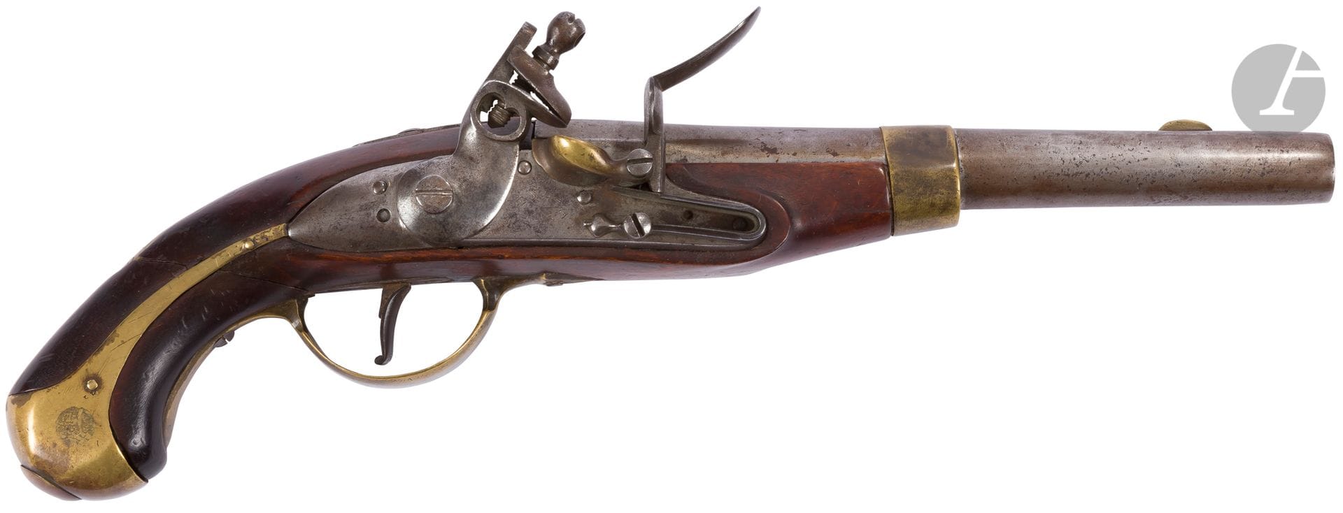 RUSSIA 
Flintlock pommel gun.
Round barrel with sides with the thunder, punched and struck 1215. Lock signed TULA 1851. 
Hound with round body. Bassinet in brass. Trimmings out of cut brass. 
Cap with large ears. Walnut stock with thumb piece with the figure of Nicolas II under crown. (break).
Length of the barrel: 24,4 cm - Overall length: 40,5 cm
.





