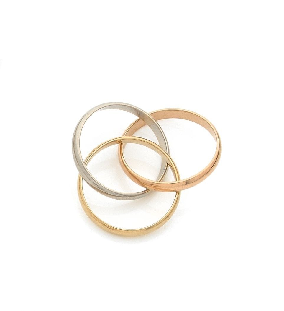 CARTIER
Bague Trinity, 3 anneaux en 3 tons d’or 18K (750). Signée. Travail français. Tour de doigt : 57. Poids : 9,4 g

A Cartier Trinity ring