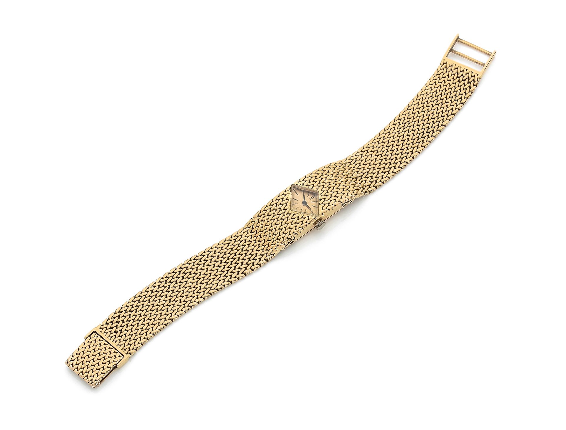 Lady's watch in 18K (750) gold, diamond-shaped dial, 18K gold braided bracelet, quartz movement. Gross weight: 47.8 g (movement to be verified)

A gold lady's watch
