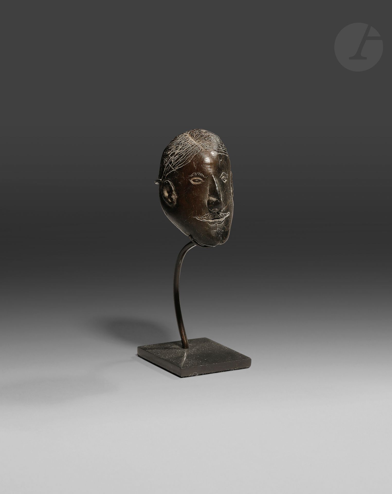 Beautiful carved and engraved head of a man

American folk art, 19th century

Stone, beautiful patina.

H : 5,5 cm



Provenance:

- Purchased at an exhibition at the Armory Show, New York

- Bernard Hector Collection