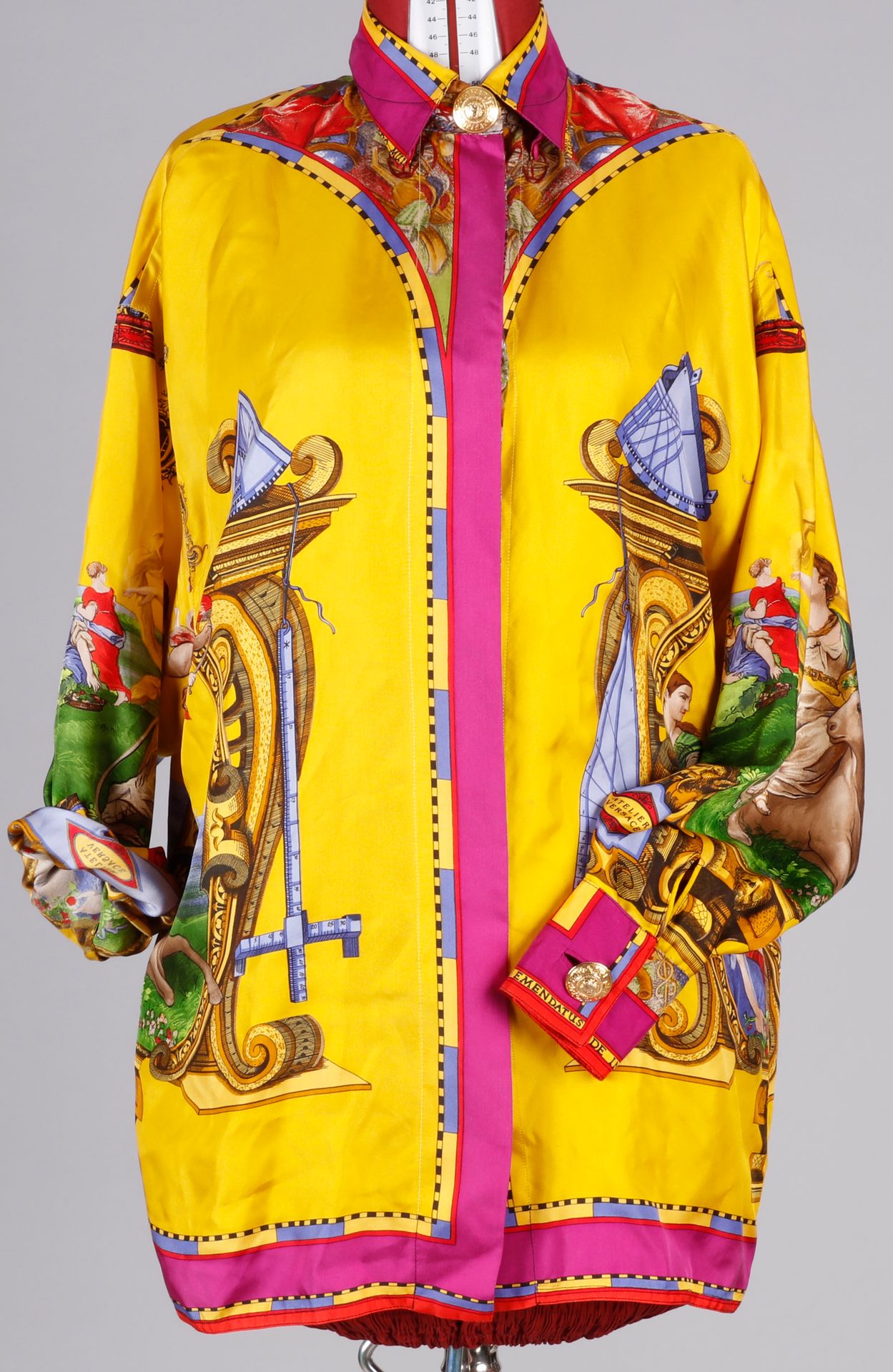 Gianni Versace. Lot de 8 corsages, tops, body, gilets. T.36/38 env. Petites salissures.