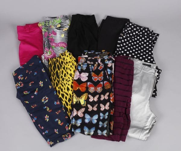
Lot de 10 pantalons dont 8 Versace, 1 Tara Jarmon et 1 Joseph. T. 36/38 env. Déchirures
