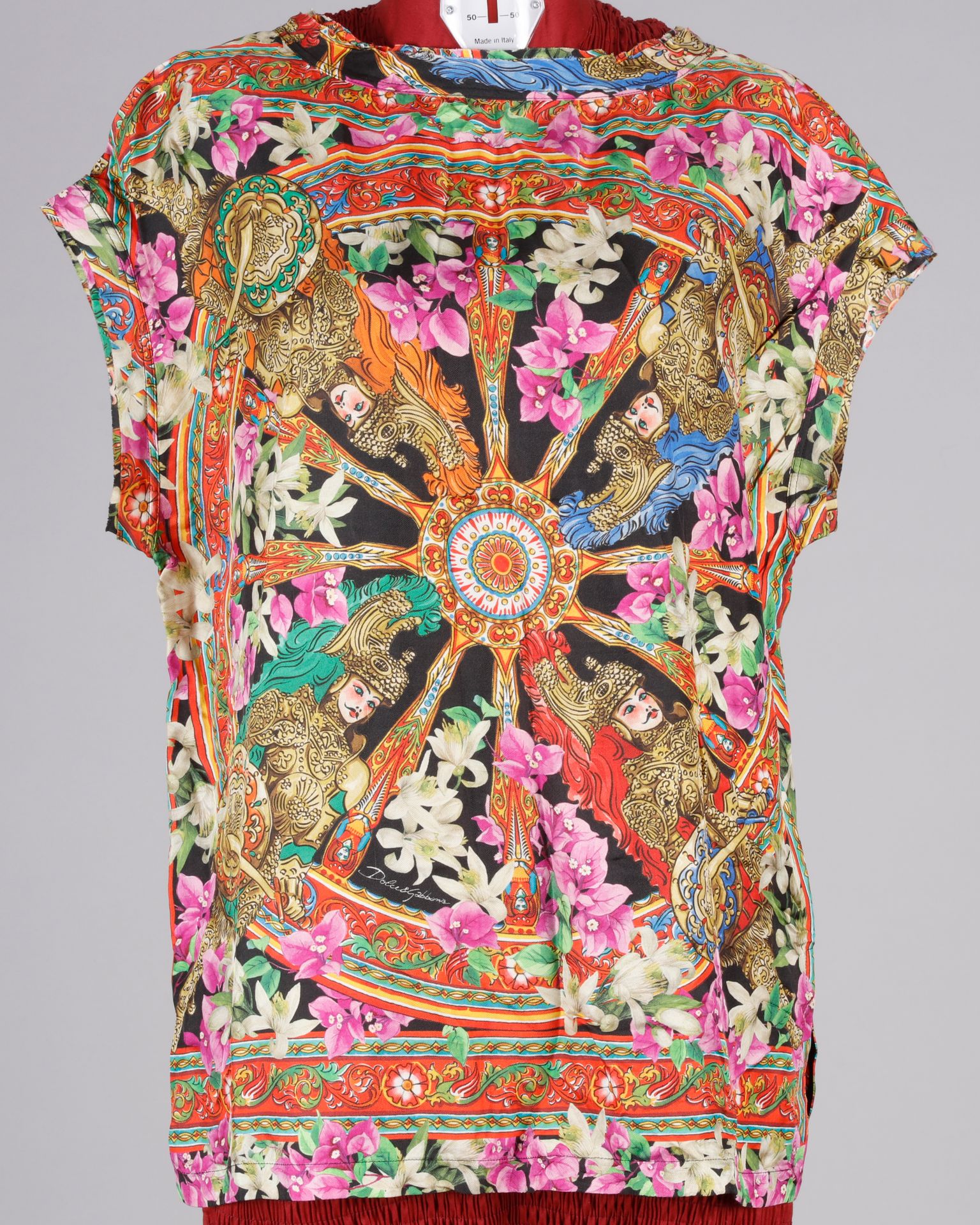 Lot de 10 corsages et tops Dolce & Gabbana. T.36/38 env. Petites traces et taches (chemise blanche en mauvais état).