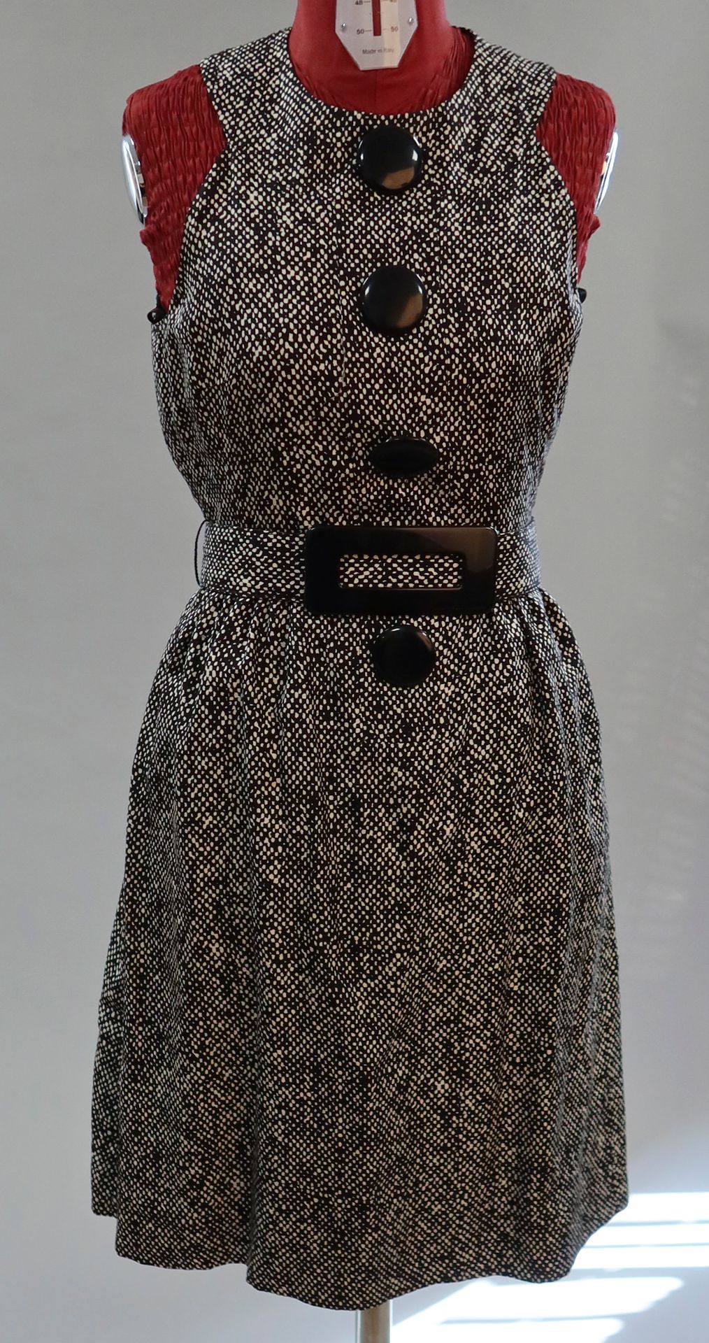 Lot de 4 pièces : 1 manteau en lainage noir Dolce & Gabbana, 1 veste noire Etro, 1 robe à fleurs Dolce & Gabanna, 1 robe Michael Kors. T.36 env.